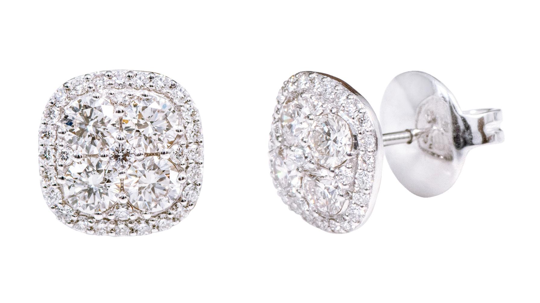 Pendientes de oro blanco de 18 quilates con diamantes talla brillante de 1,98 quilates

Este nuevo y exquisito pendiente de diamante en forma de cojín con engaste invisible es estupendo. El diseño del diamante de talla cojín formado en oro blanco