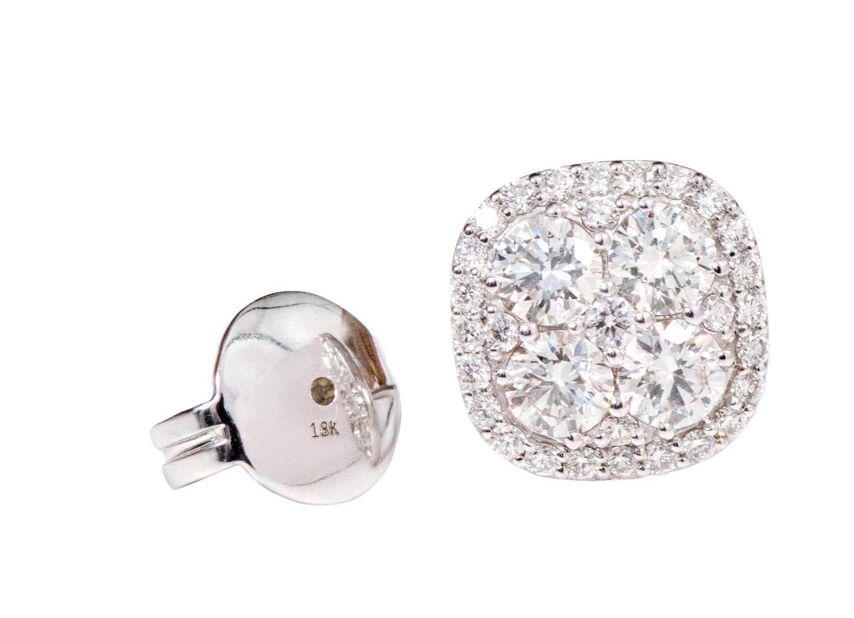 18 Karat White Gold 1.98 Carat Brilliant-Cut Diamond Stud Earrings In New Condition For Sale In Jaipur, IN