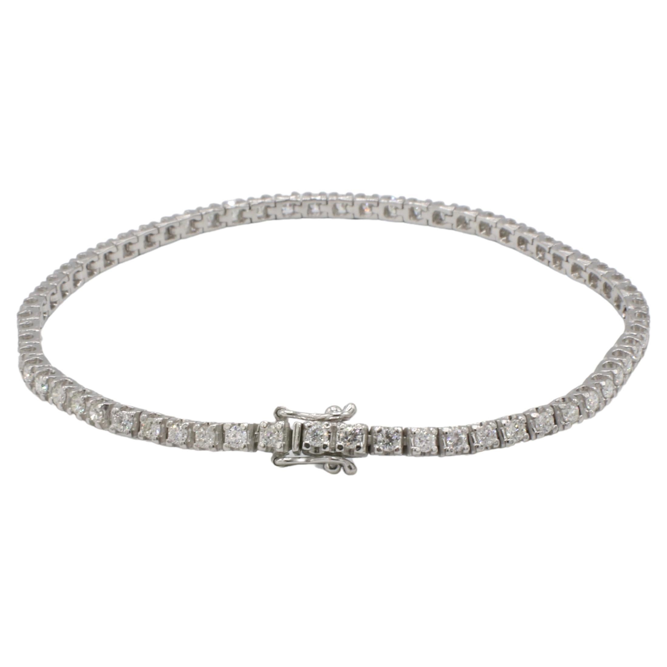 Modern 18 Karat White Gold 2.00 Carat Natural Diamond Tennis Line Bracelet 