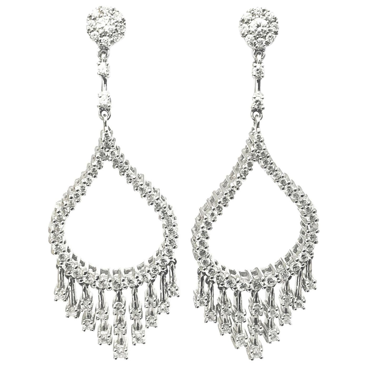 18 Karat White Gold 2.06 Carat White Diamonds Dangle Earrings For Sale