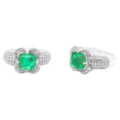 18 Karat Gold 2.08 Carat Natural Emerald Sugarloaf and Diamond Cluster Ring