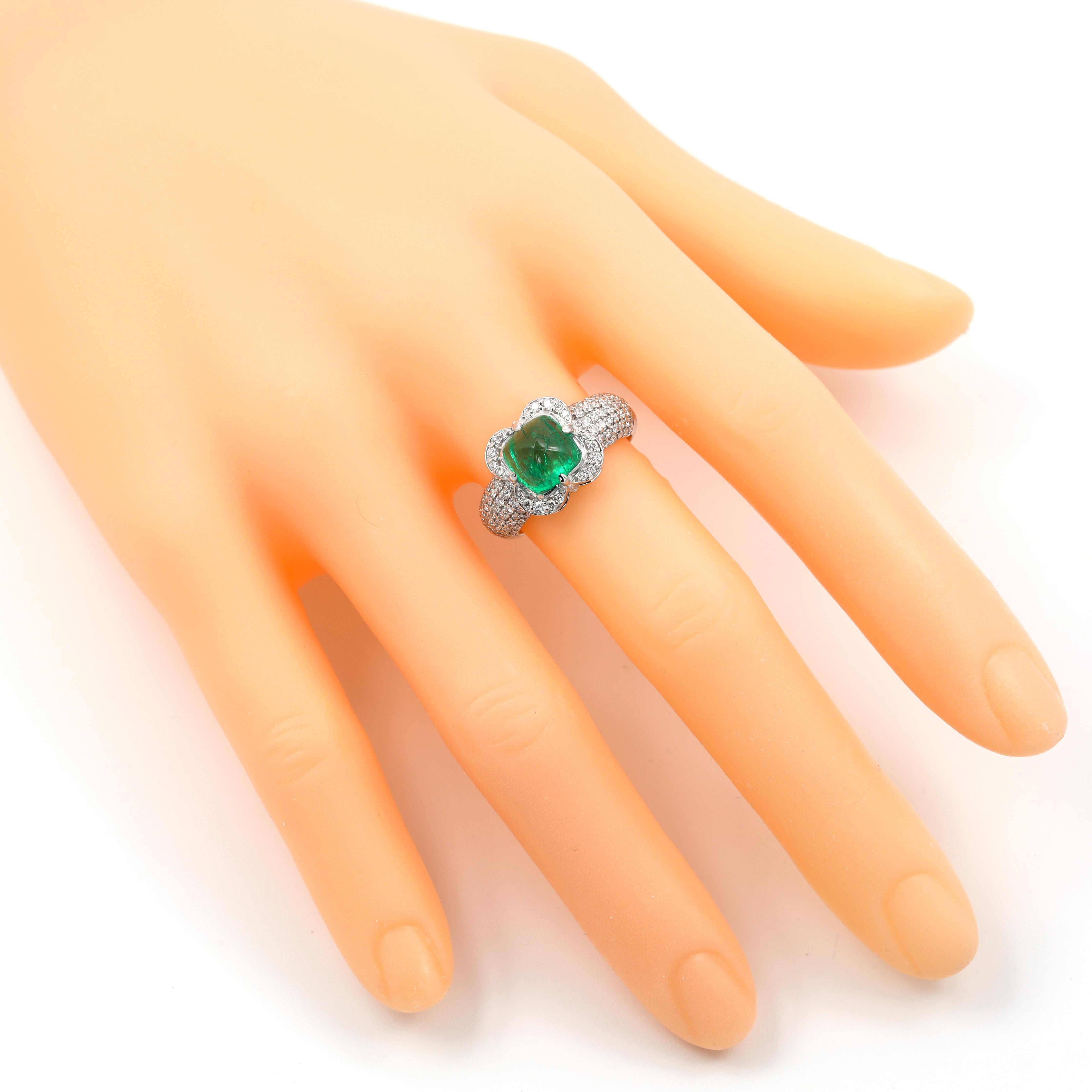 Contemporary 18 Karat Gold 2.08 Carat Natural Emerald Sugarloaf and Diamond Cluster Ring For Sale
