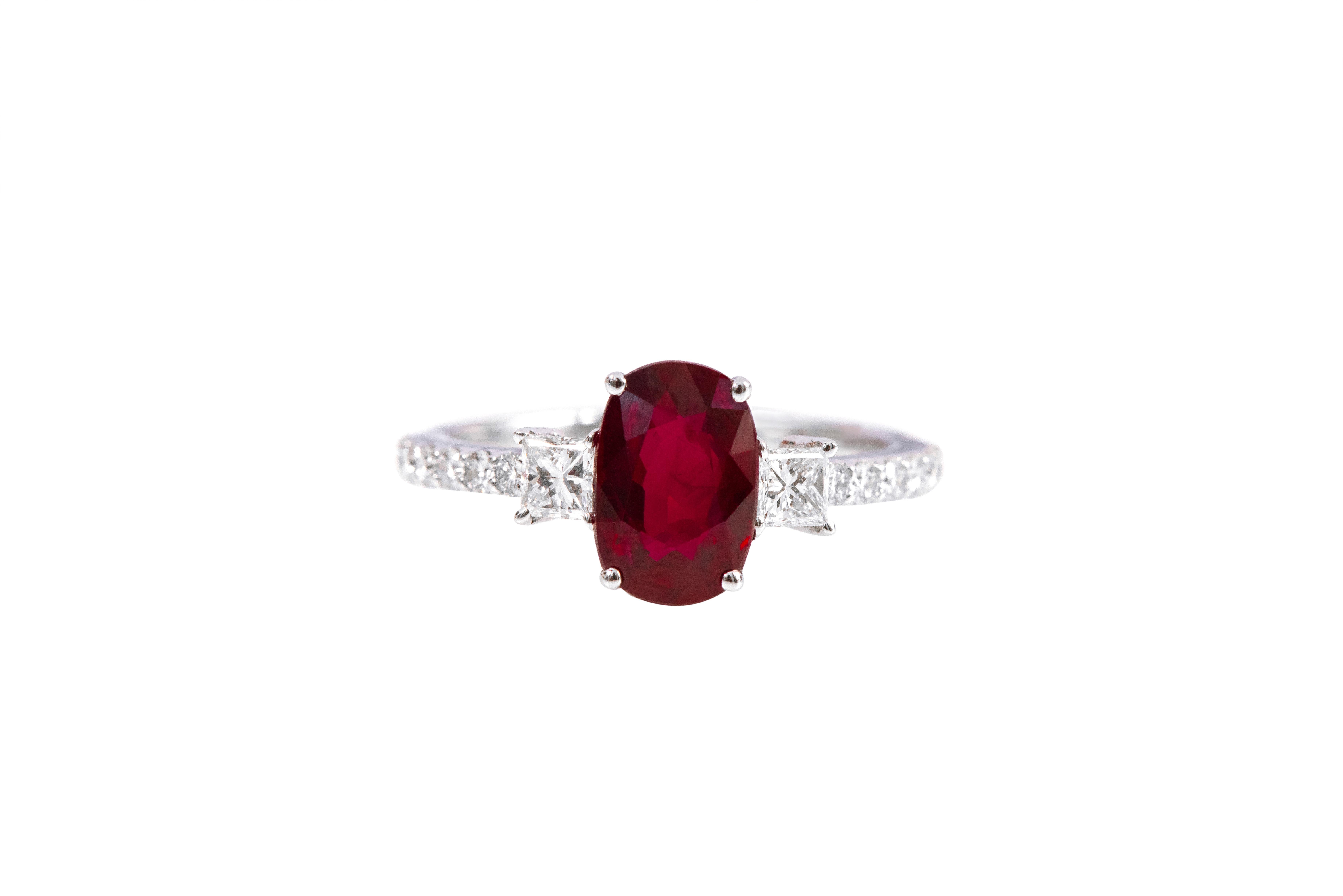 18 Karat White Gold 2.14 Carat Oval-Cut Ruby and Diamond Three-Stone Ring For Sale 2
