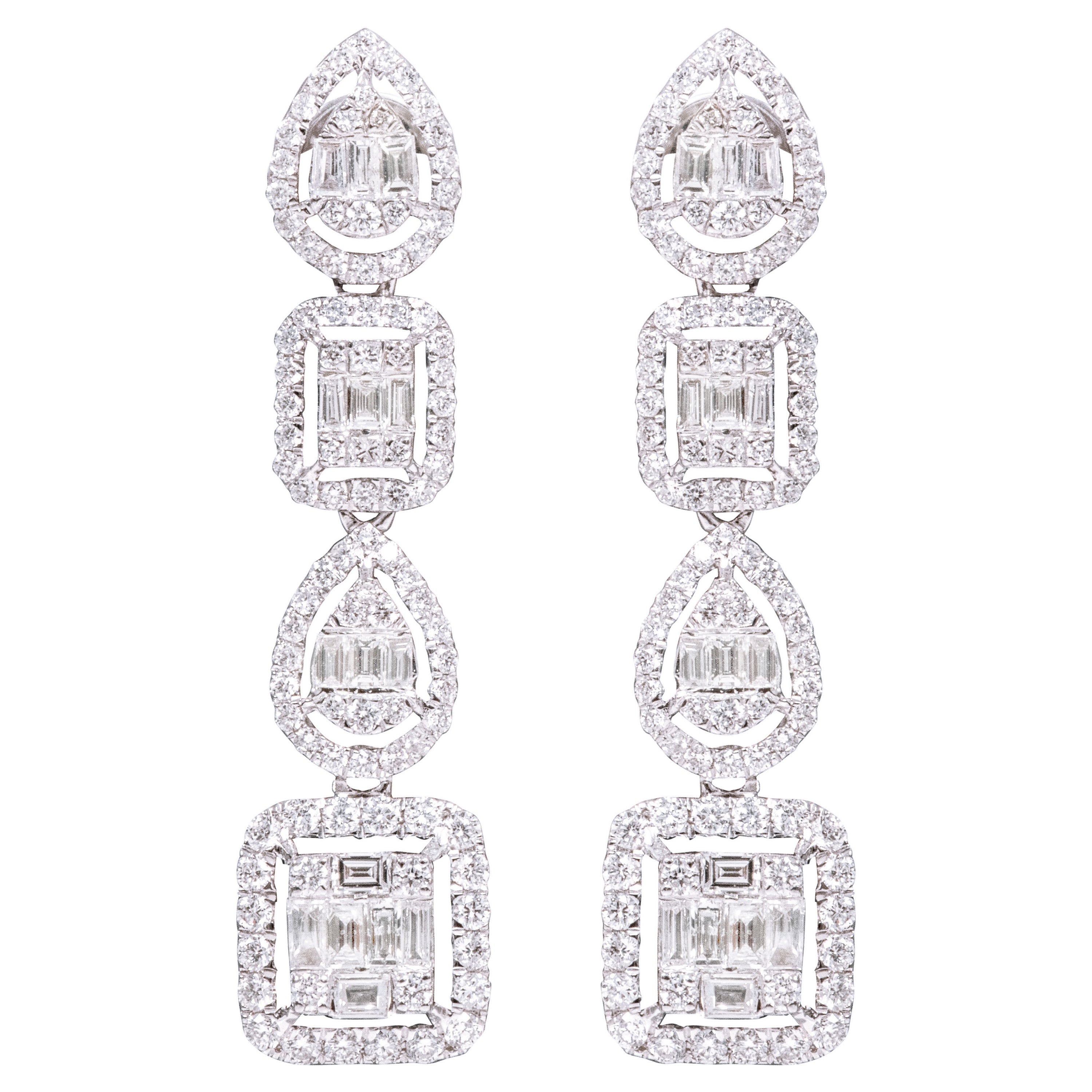 Boucles d'oreilles en goutte en or blanc 18 carats avec diamants multiformes de 2,19 carats