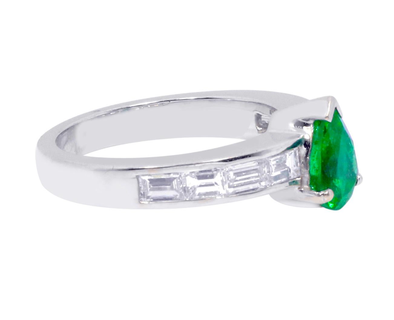Modern 18 Karat White Gold 2.19 Carat Natural Emerald and Diamond Solitaire Band Ring For Sale