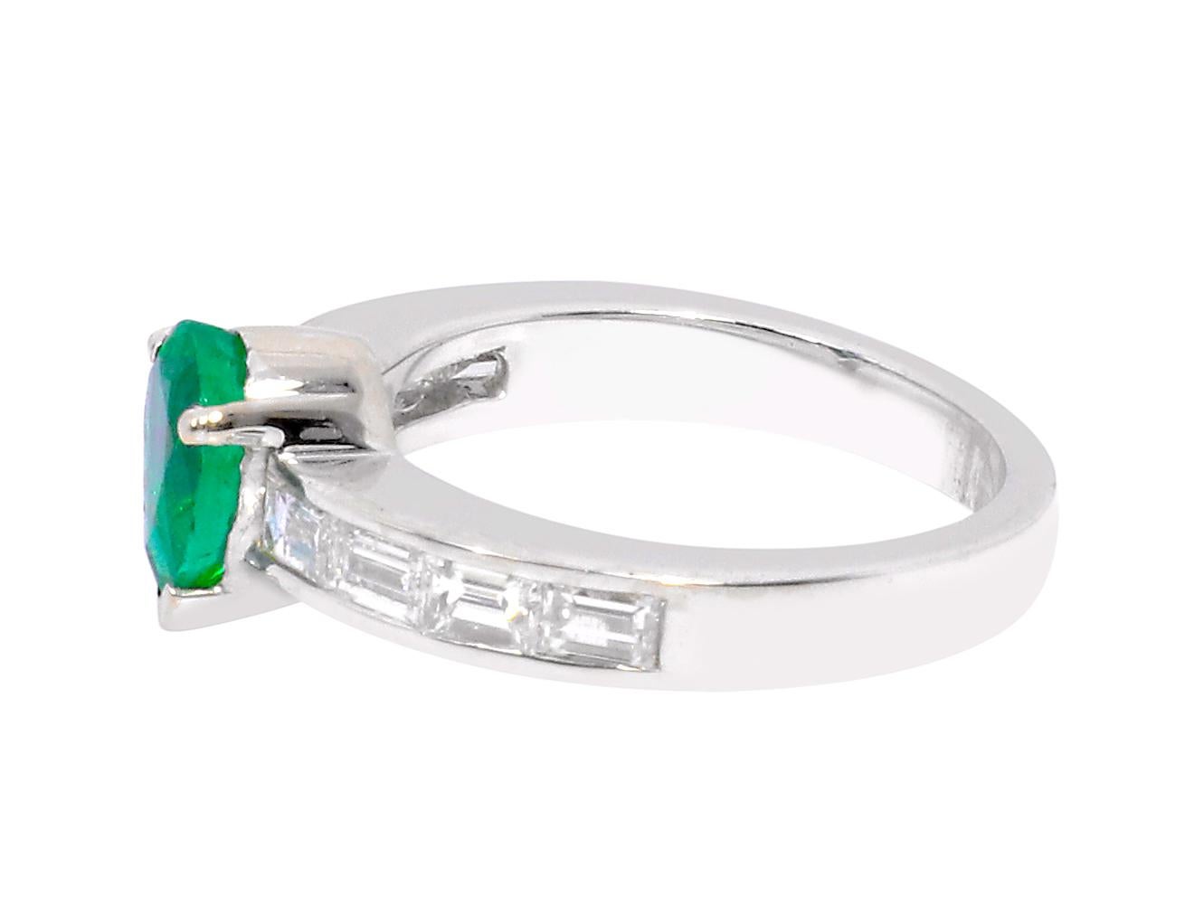 Pear Cut 18 Karat White Gold 2.19 Carat Natural Emerald and Diamond Solitaire Band Ring For Sale