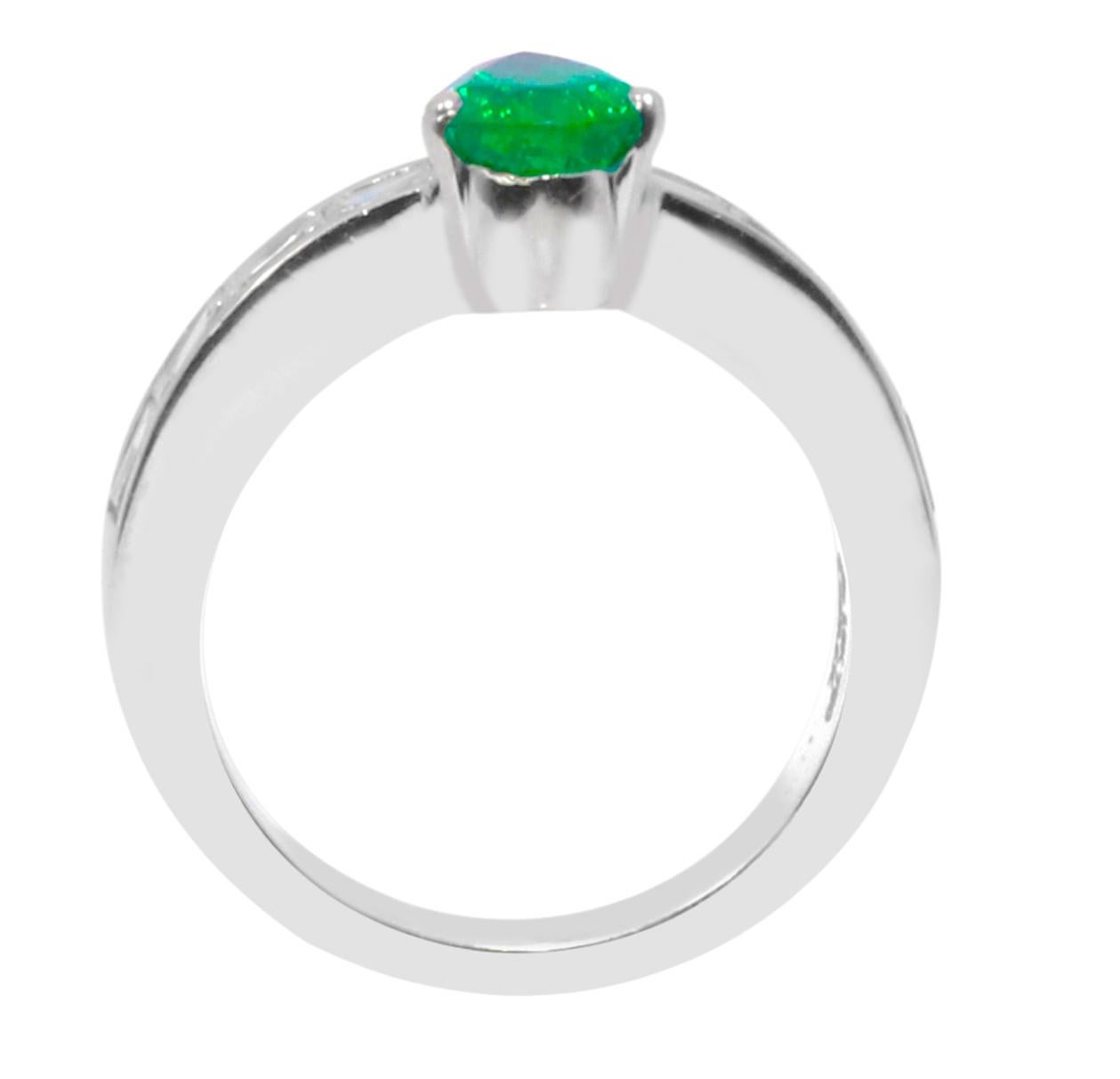 Women's 18 Karat White Gold 2.19 Carat Natural Emerald and Diamond Solitaire Band Ring For Sale