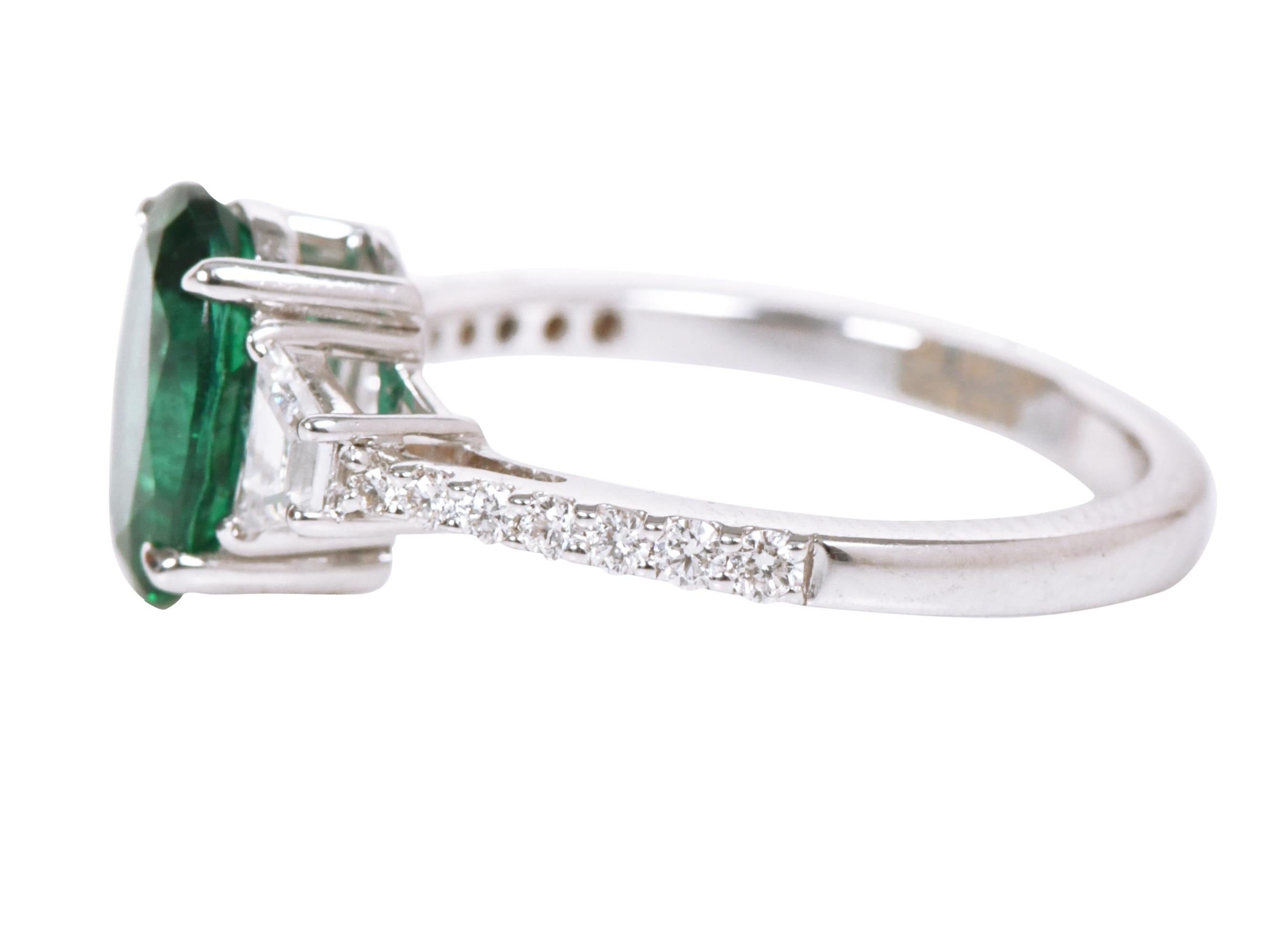 Oval Cut 18 Karat White Gold 2.20 Carat Natural Emerald and Diamond Ring For Sale