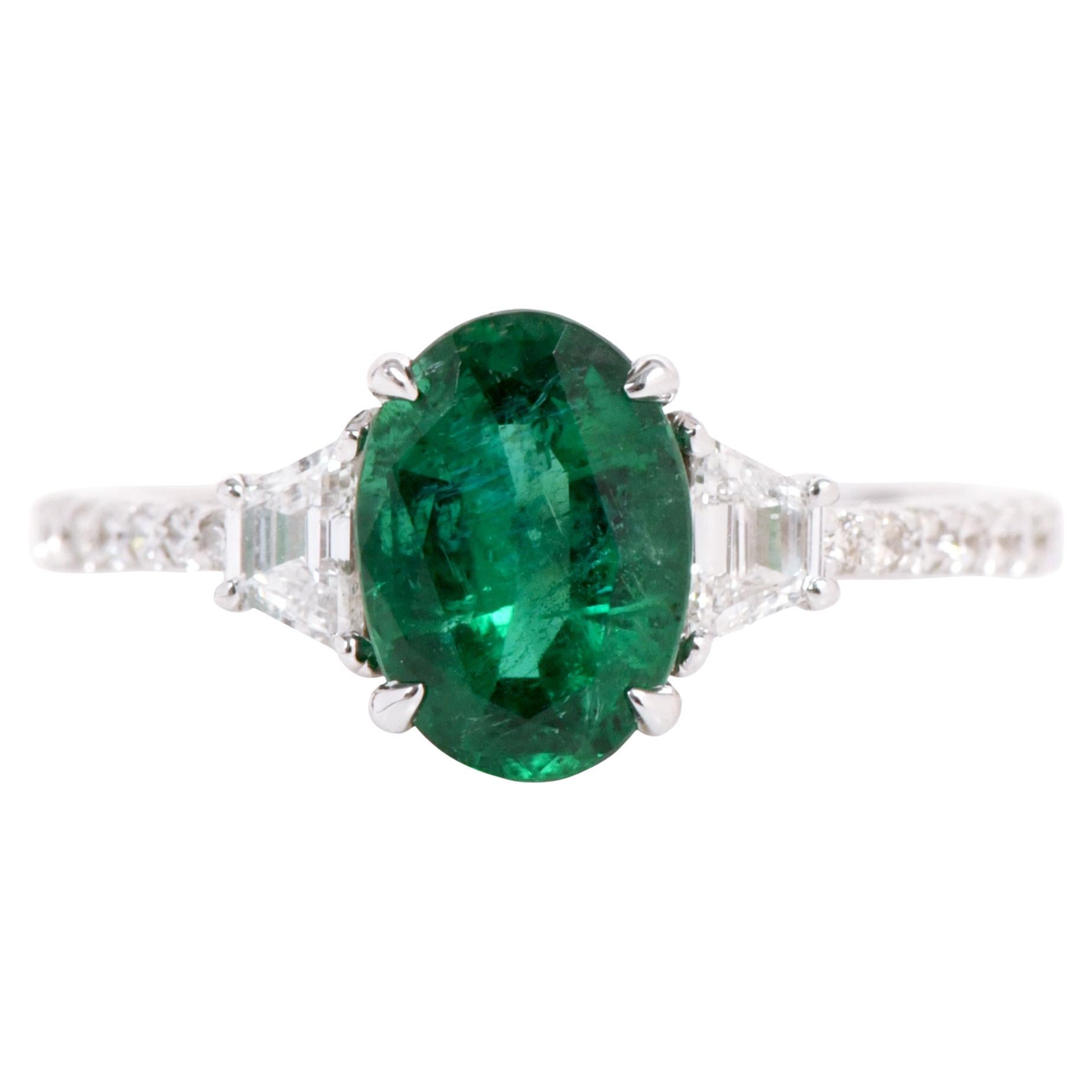 18 Karat White Gold 2.20 Carat Natural Emerald and Diamond Ring For Sale