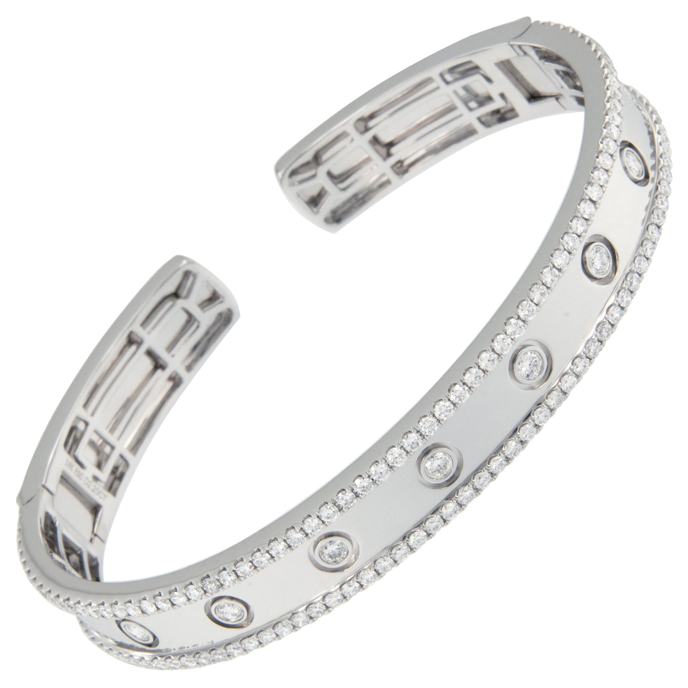 18 Karat White Gold 2.20 Carat VS, F-G Diamond Bangle Bracelet