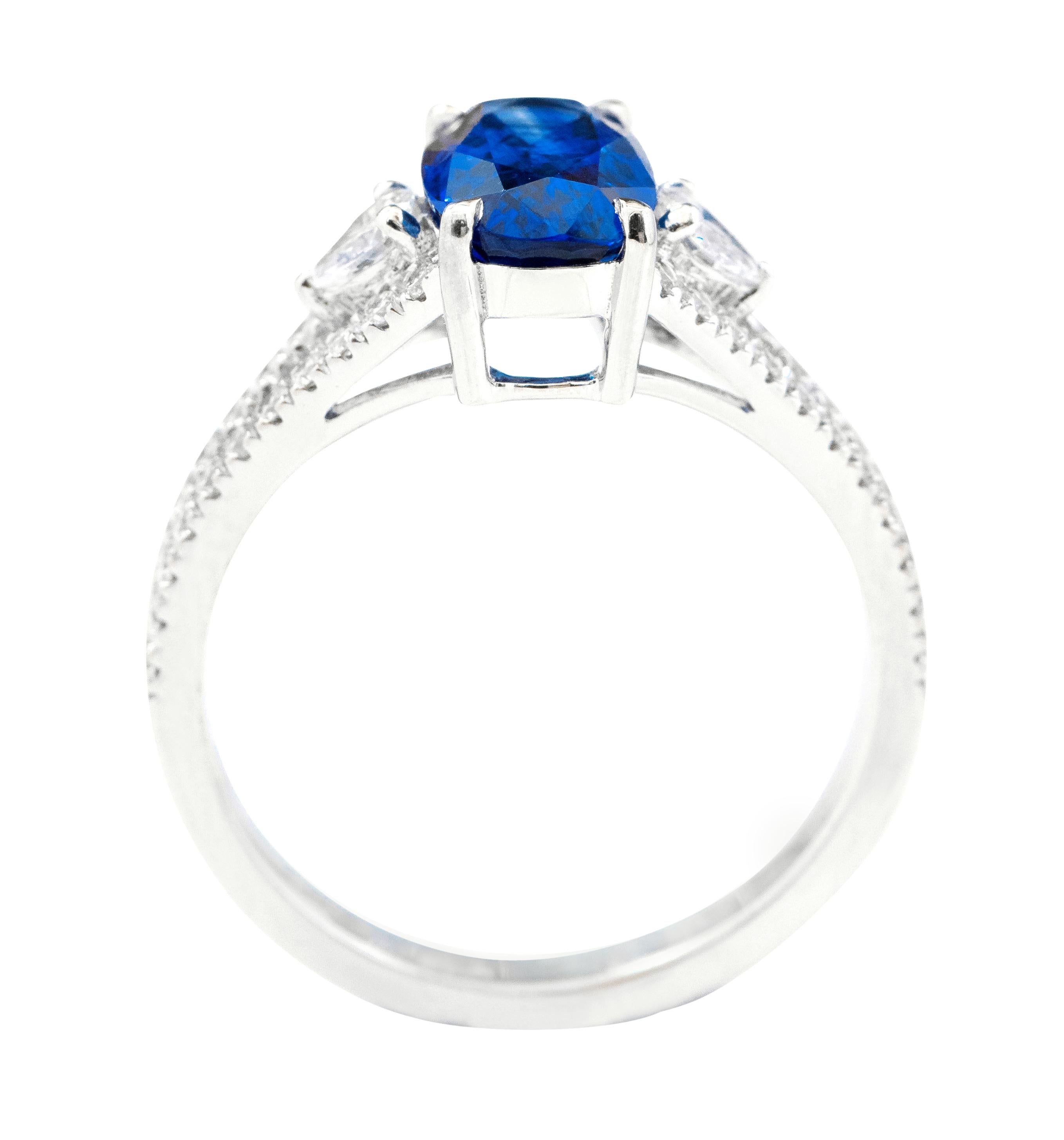 18 Karat White Gold 2.24 Carat Oval-Cut Sapphire and Diamond Three-Stone Ring In New Condition For Sale In Jaipur, IN