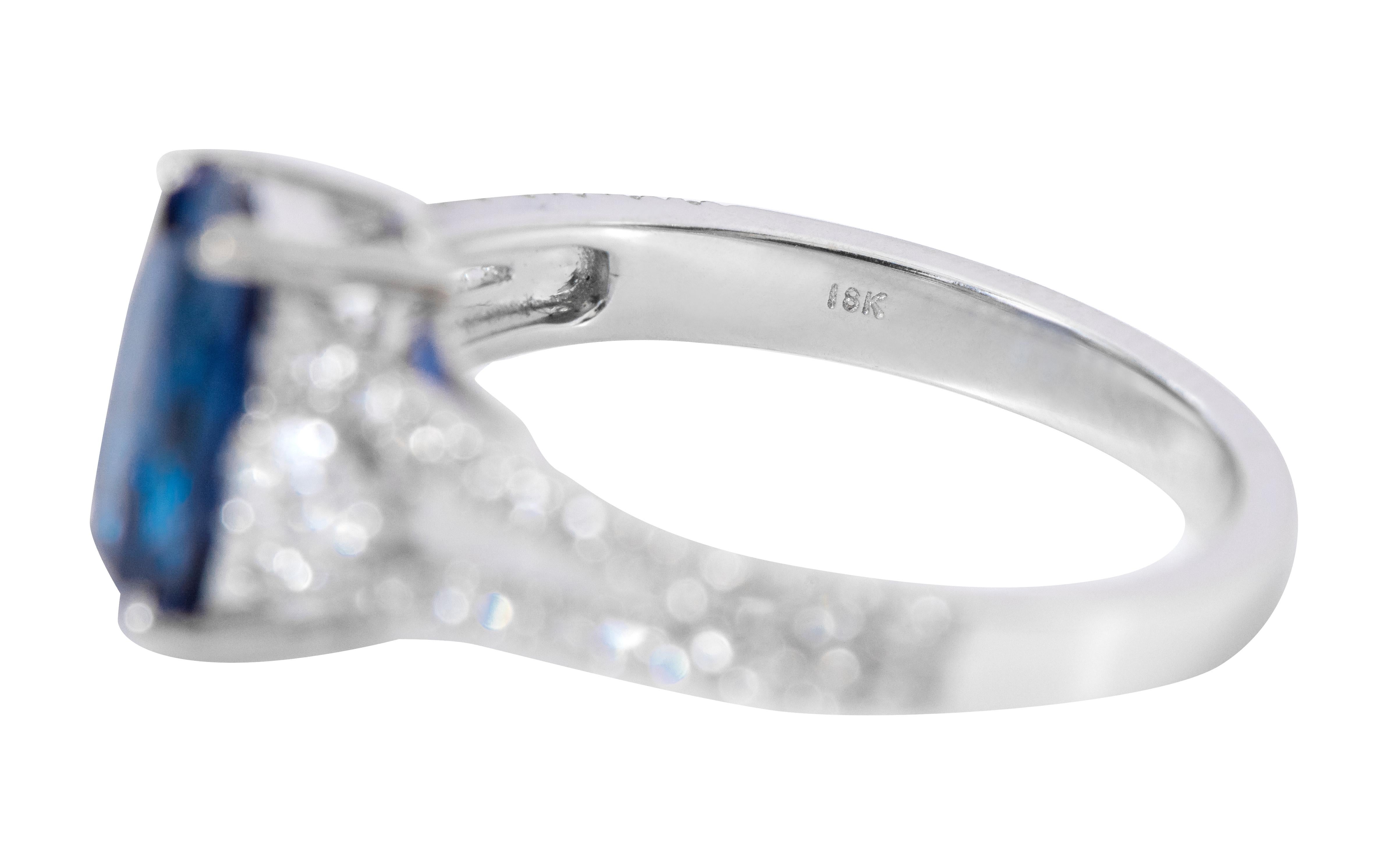 18 Karat White Gold 2.24 Carat Oval-Cut Sapphire and Diamond Three-Stone Ring For Sale 1