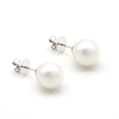 18 Karat White Gold 22.46 Carat Natural Off-White South Sea Pearl Stud Earrings