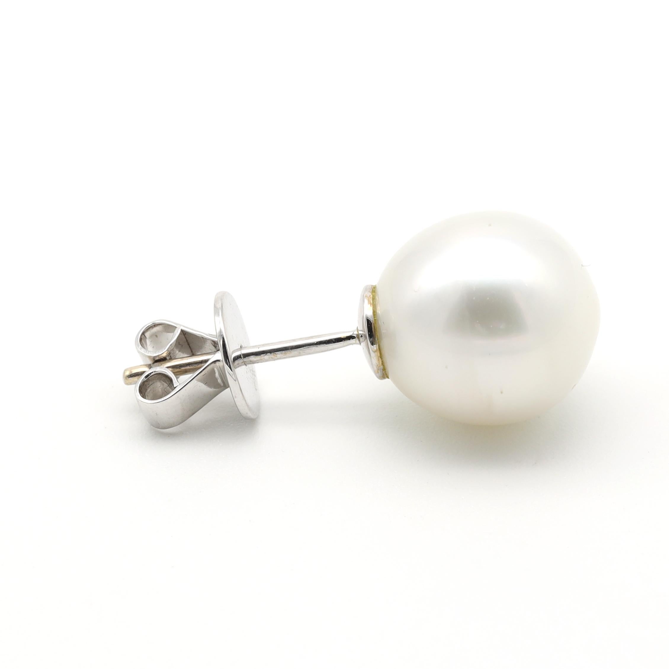 Modern 18 Karat White Gold 22.46 Carat Natural Off-White South Sea Pearl Stud Earrings For Sale