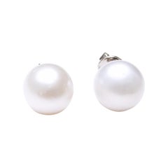 Clous d'oreilles en or blanc 18 carats et perles naturelles blanc cassé des mers du Sud de 22,46 carats