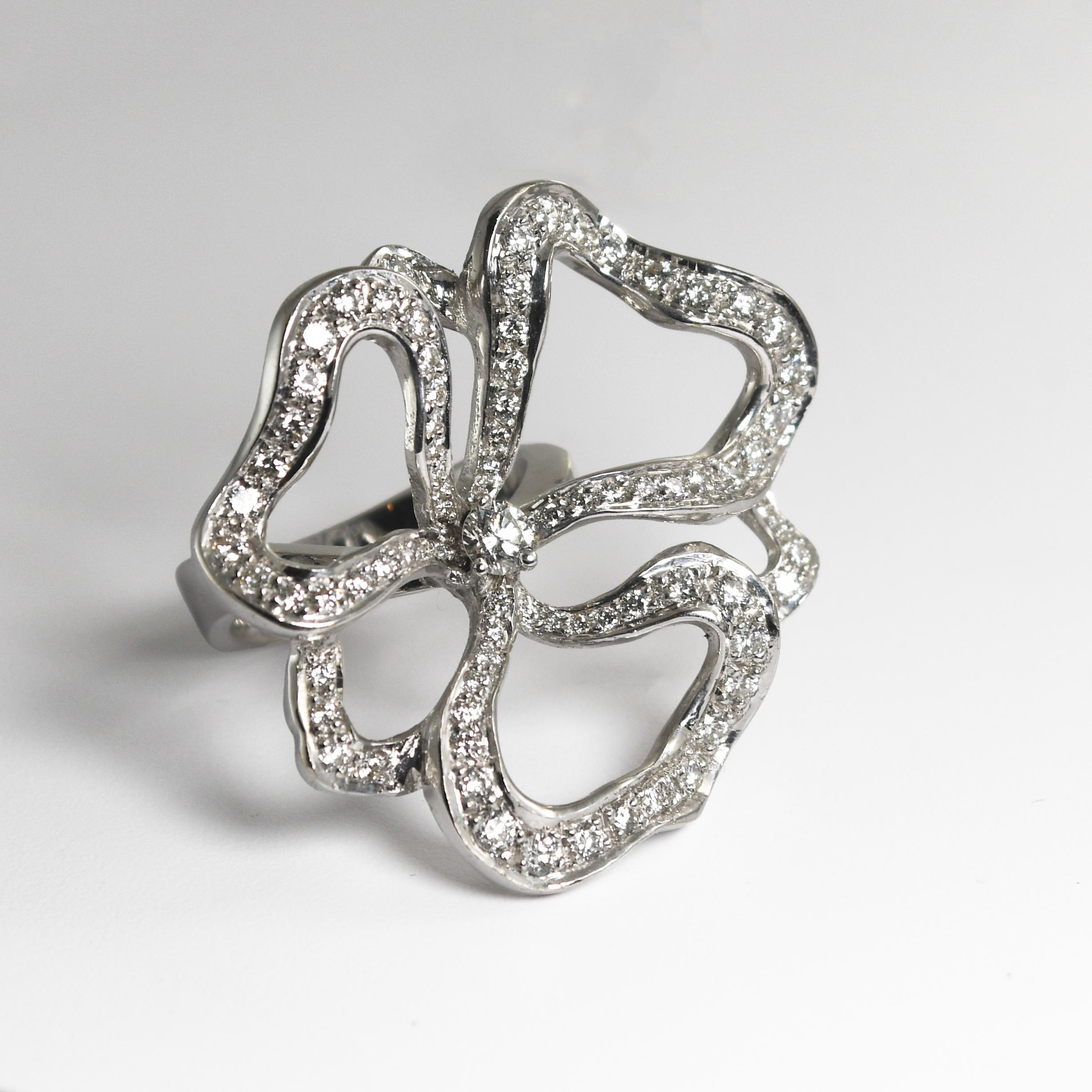 18 Karat Weißgold 2,25 Karat Diamant-Ring im freien Stil mit Schleifenring 1
