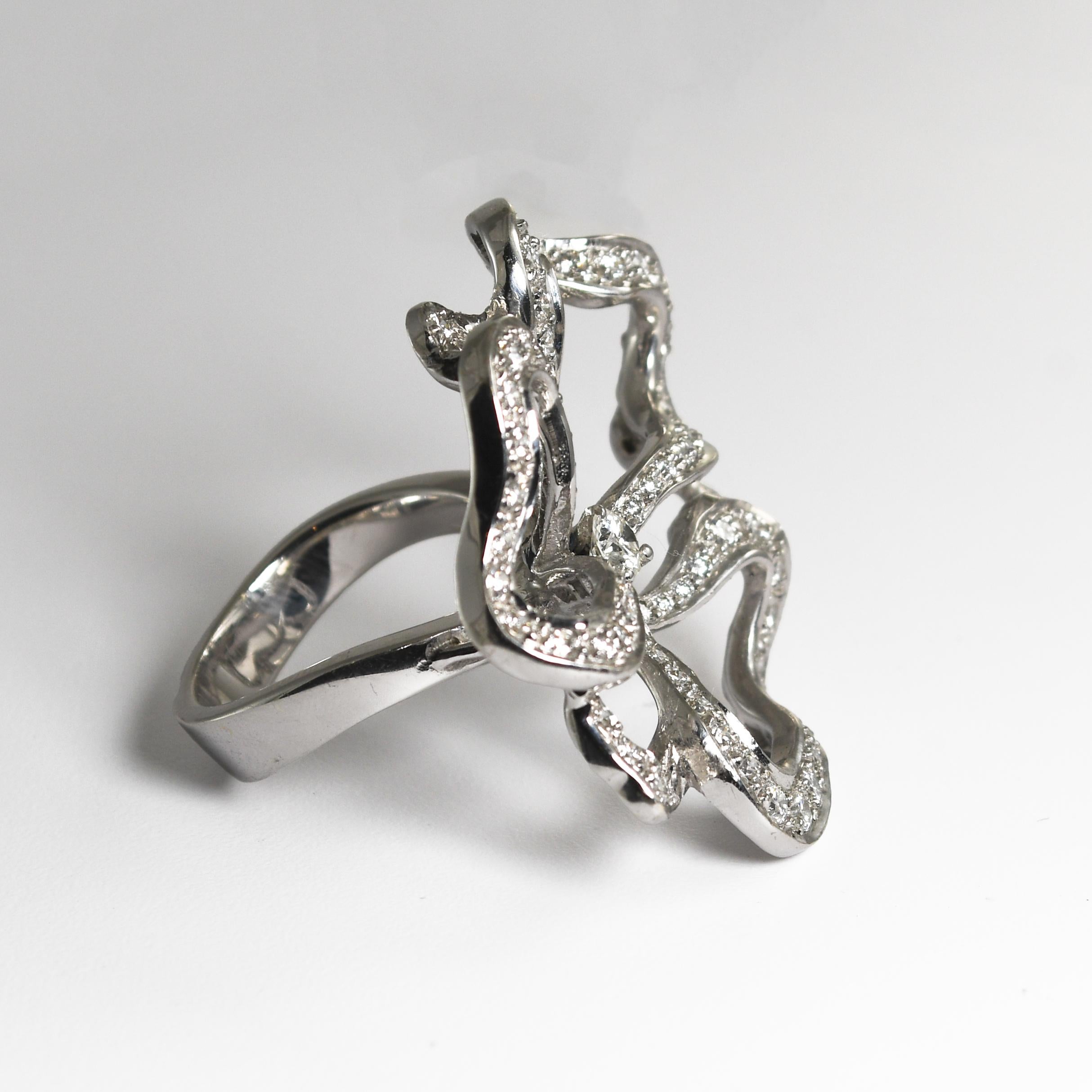 18 Karat Weißgold 2,25 Karat Diamant-Ring im freien Stil mit Schleifenring 2