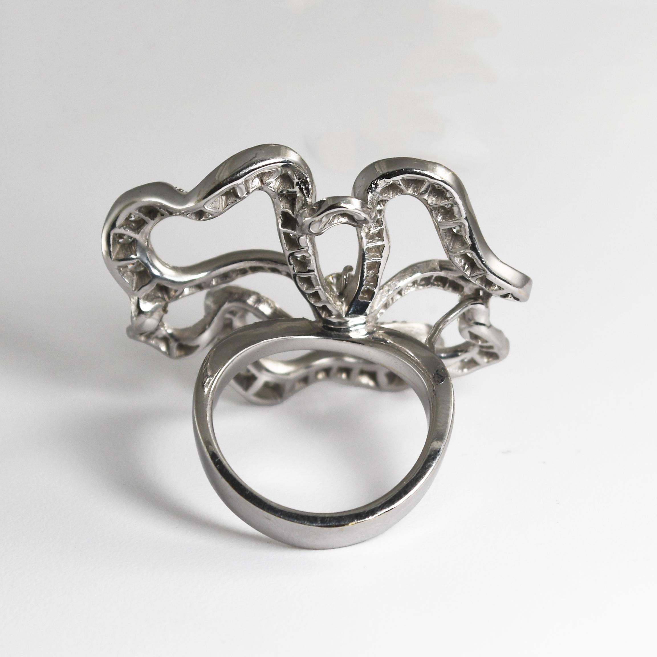18 Karat Weißgold 2,25 Karat Diamant-Ring im freien Stil mit Schleifenring 3