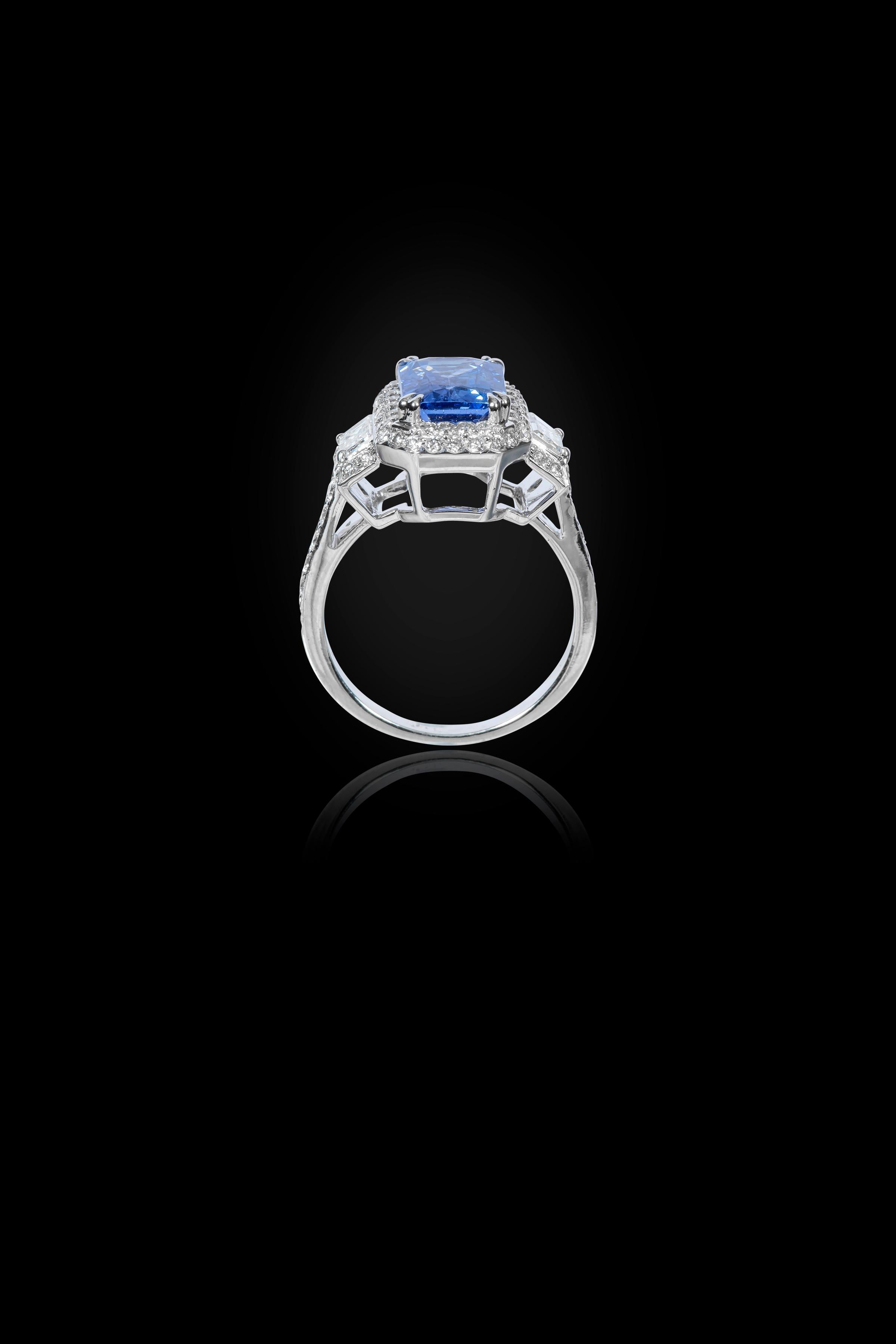 18 Karat White Gold 2.36 Carat Sapphire and Diamond Three-Stone Cluster Ring For Sale 4