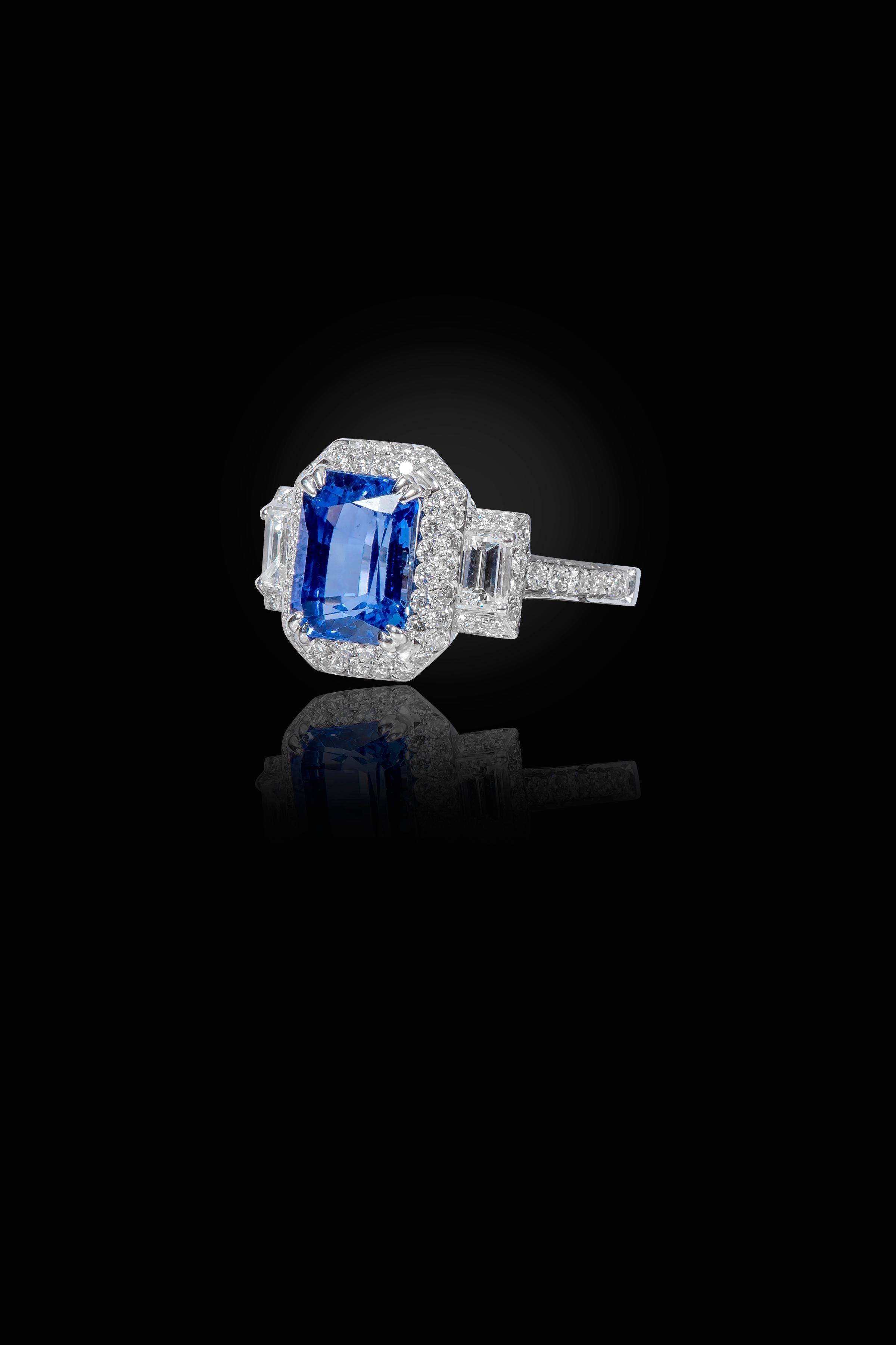 18 Karat White Gold 2.36 Carat Sapphire and Diamond Three-Stone Cluster Ring For Sale 2