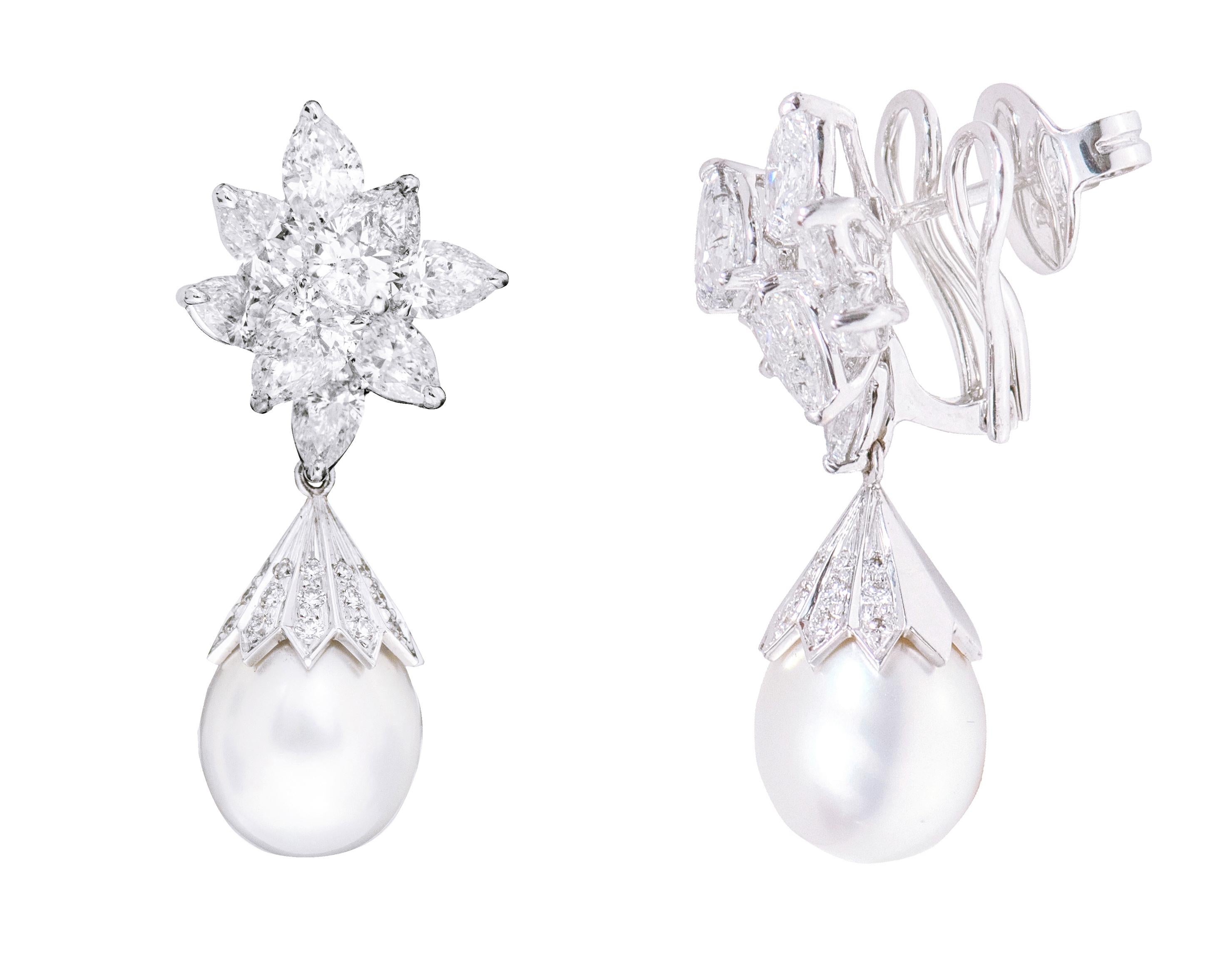 18 Karat White Gold 23.84 Carat Diamond and Pearl Modulation Drop Earrings

This incredible fancy pear shaped diamond and pearl drop earring is vividly magical. The design is magnificently created in various levels layered one over the other in
