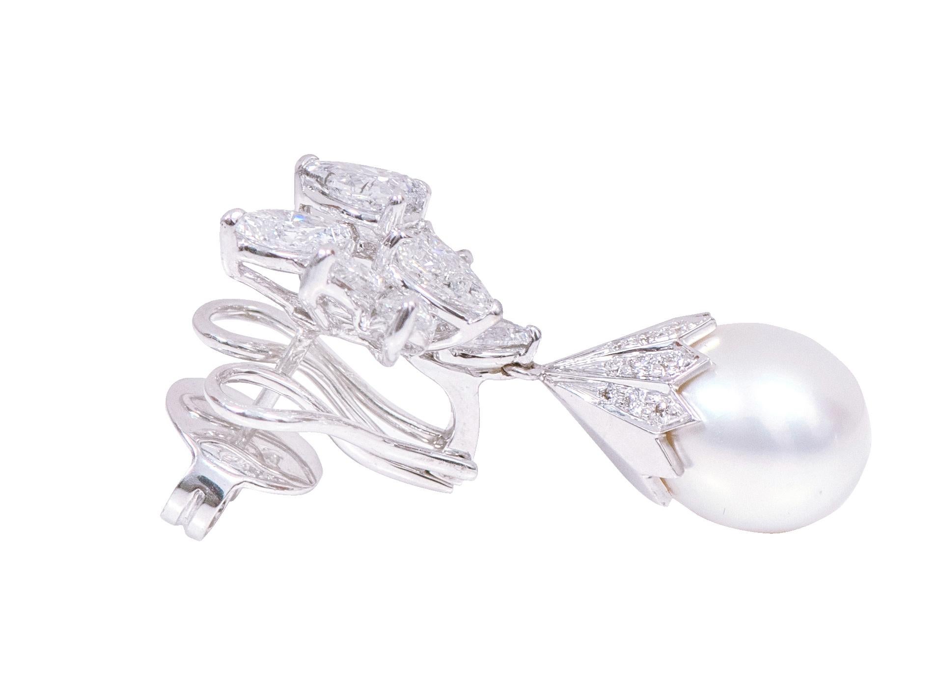 18 Karat White Gold 23.84 Carat Diamond and Pearl Modulation Drop Earrings For Sale 1