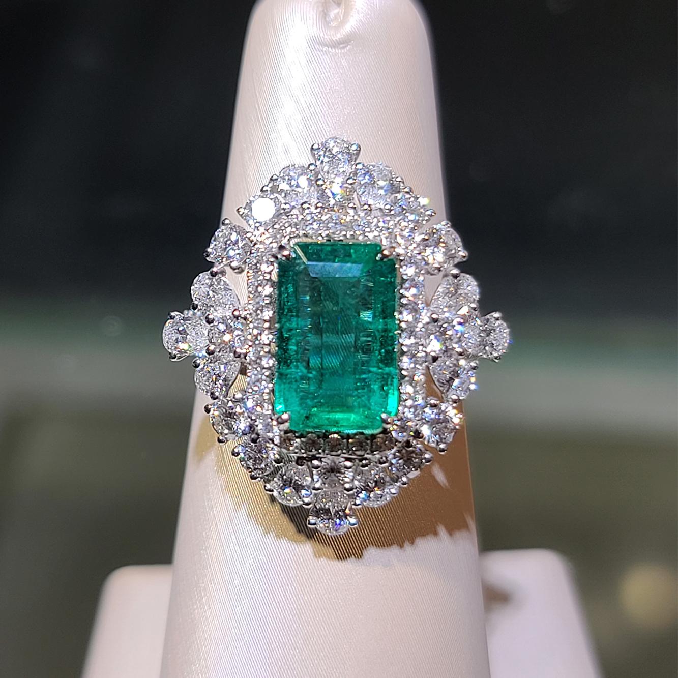 1 Em - 2.44ct   Guild 19199230   Intense Green / Min / Zambia
Carat Weight: 2.44ct  / Shape and cut: Octagonal / Step
Colour: Intense Green
Treatment: Minor
Origin: Zambia
Cert: Guild 19199230 
Total Diamond Weight: 2.38t / Dia 104 pcs
Ring Size:
