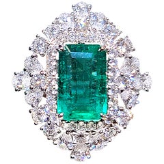 18 Karat White Gold 2.44 Carat Zambia Emerald Radiant Cut Diamond Cocktail Ring