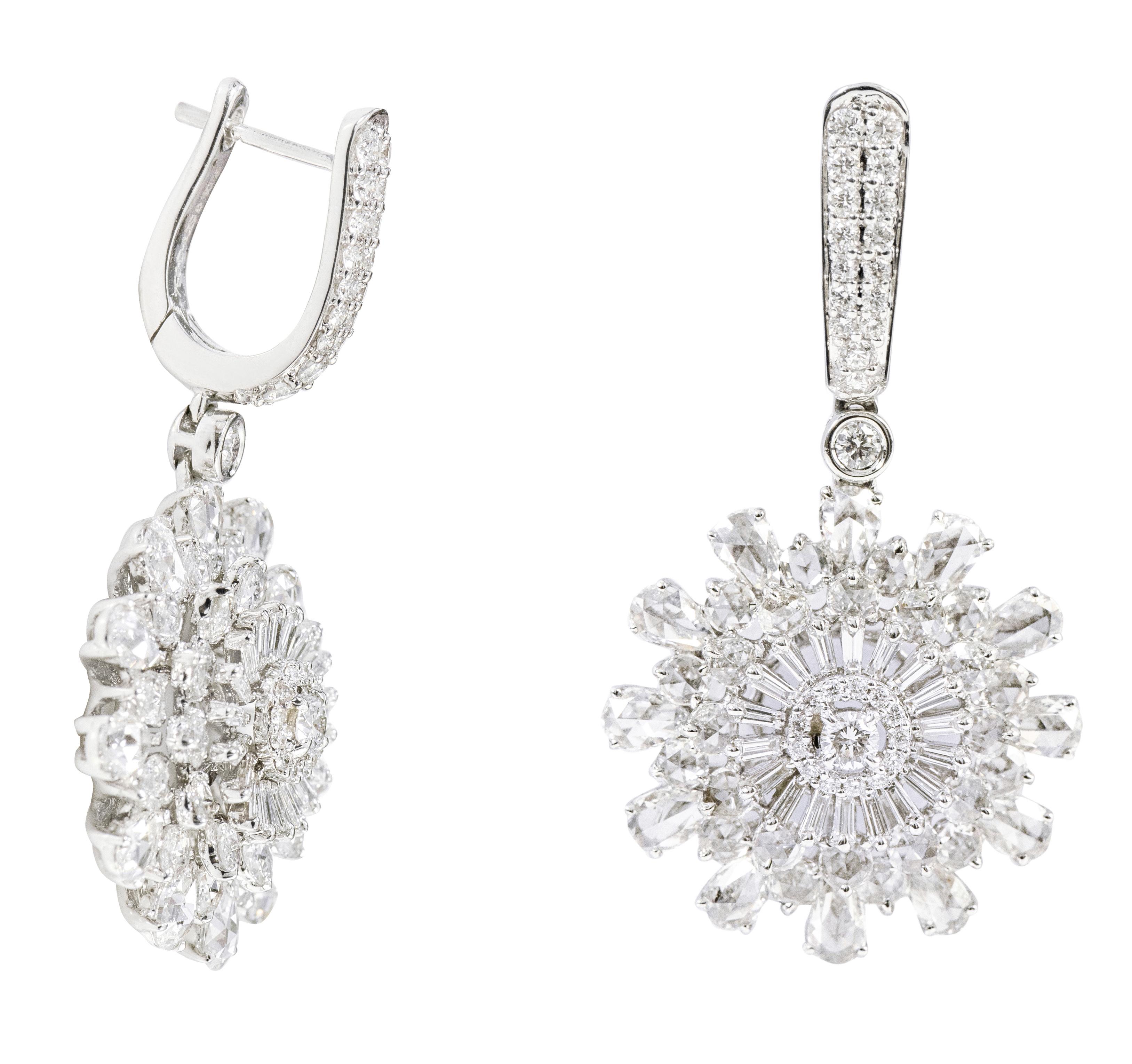 18 Karat White Gold 2.51 Carat Diamond Dangle Earrings Statement

This incredible mixed rose cut solitaire diamond and baguette diamond blazing sun earring is vividly magical. The design is magnificently created in 6 different levels to fire up the