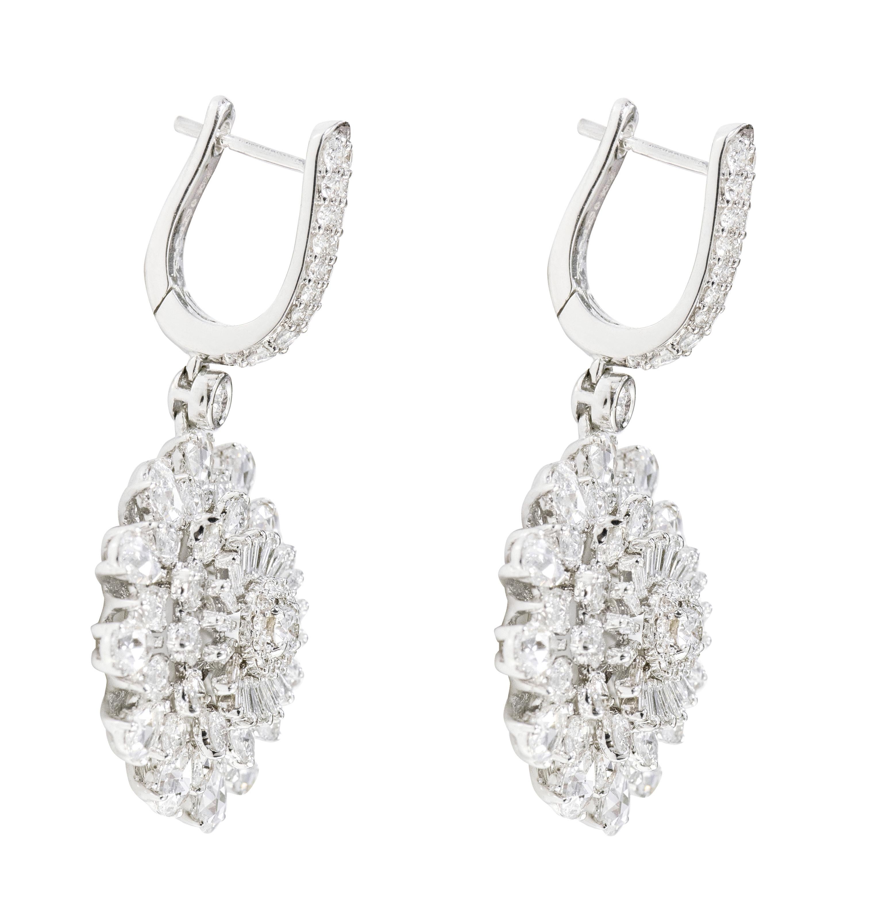 Taille baguette Pendants d'oreilles fantaisie en or blanc 18 carats avec diamants de 2,51 carats en vente