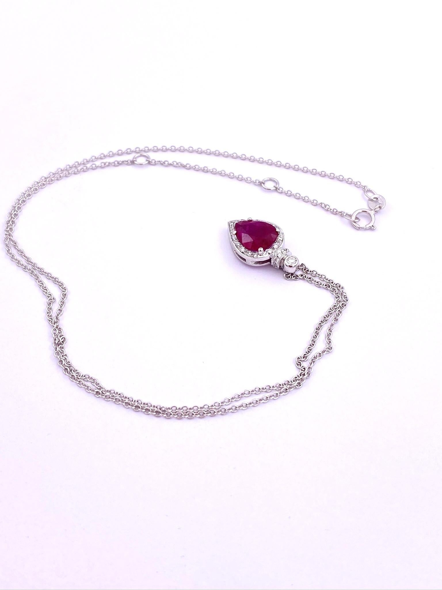 Women's or Men's  2.60 Karat Ruby 0, 30 White Diamonds 18 Karat White Gold Chain Modern Necklace For Sale