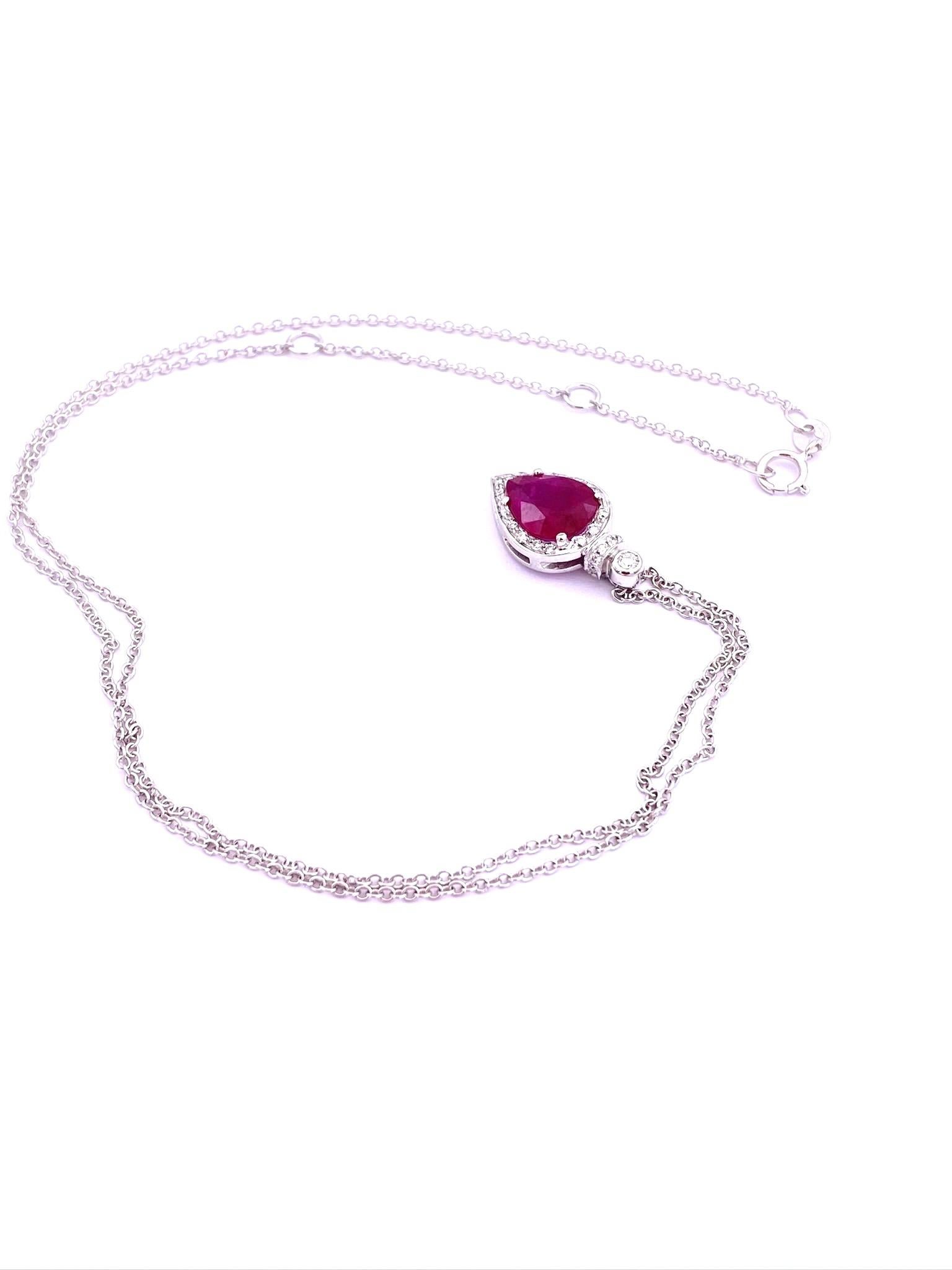  2.60 Karat Ruby 0, 30 White Diamonds 18 Karat White Gold Chain Modern Necklace For Sale 3