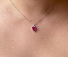 2.60 Karat Ruby 0, 30 White Diamonds 18 Karat White Gold Chain Modern Necklace