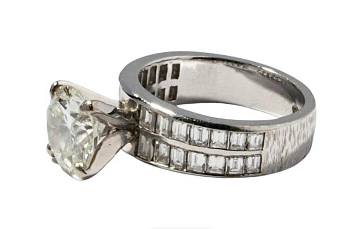 18 Karat White Gold, 2.62 Brilliant Cut Diamond 3.75 Total Carat Weight Ring For Sale 6