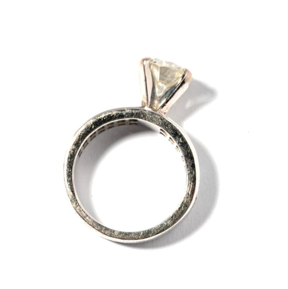 Women's or Men's 18 Karat White Gold, 2.62 Brilliant Cut Diamond 3.75 Total Carat Weight Ring For Sale
