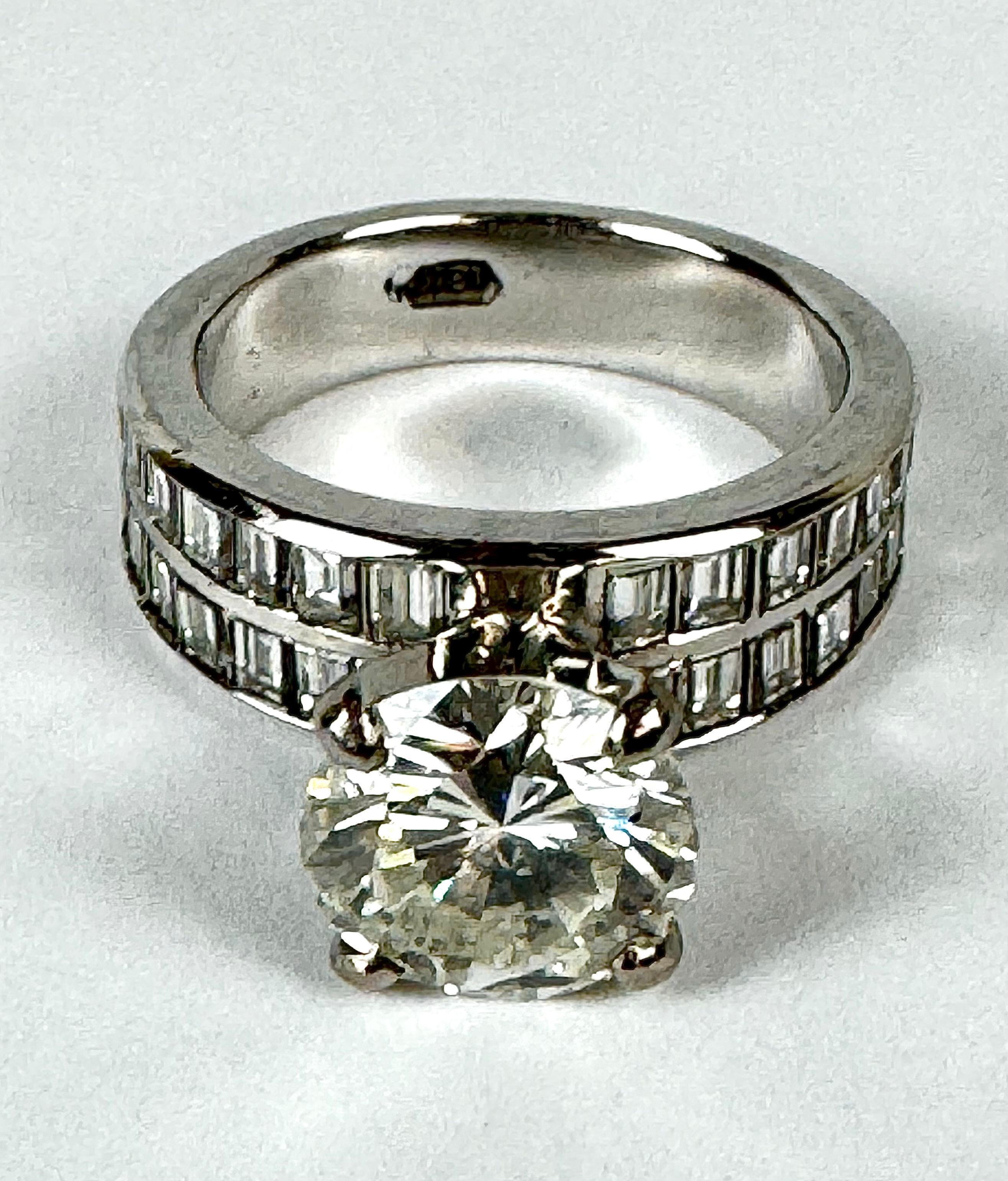 18 Karat White Gold, 2.62 Brilliant Cut Diamond 3.75 Total Carat Weight Ring For Sale 1