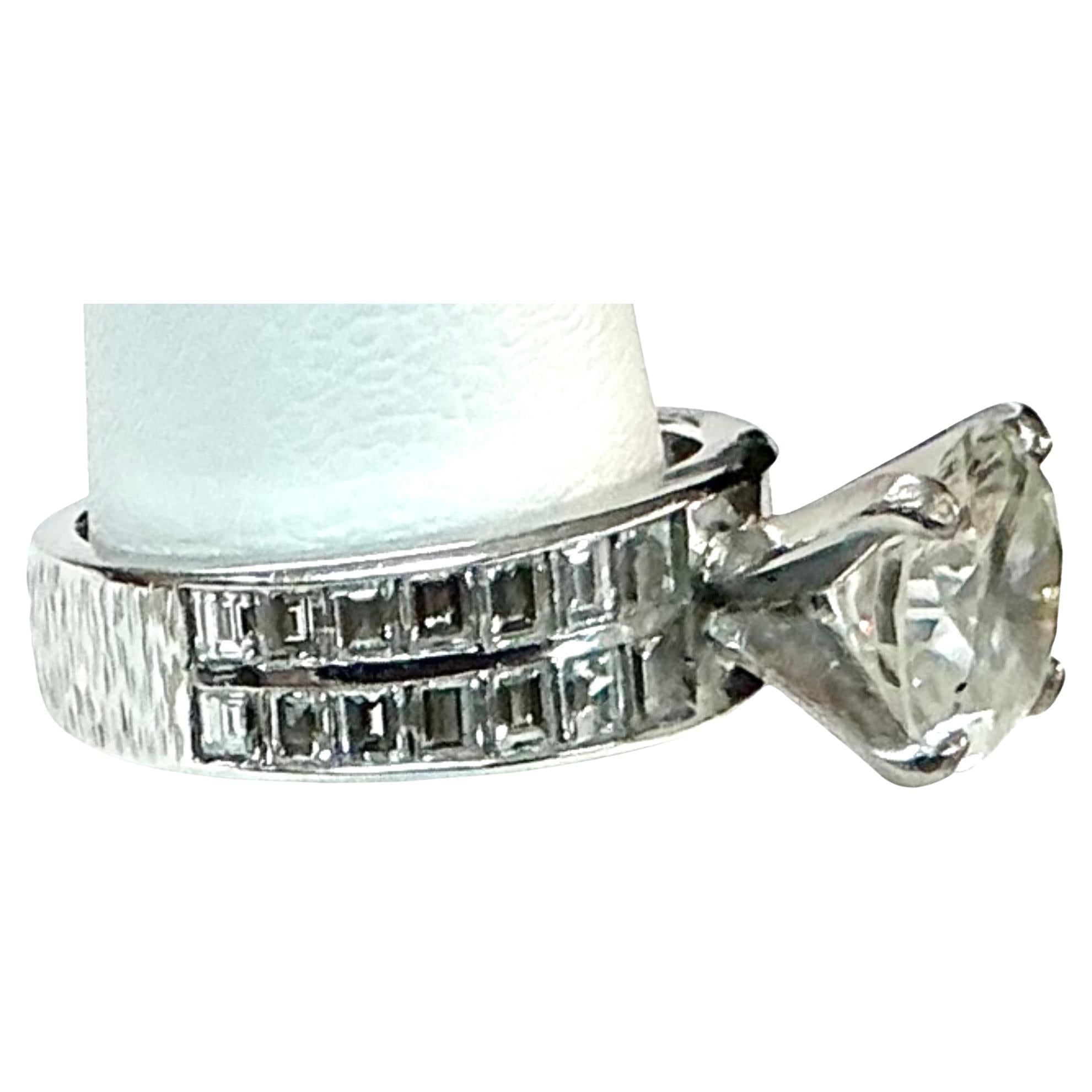 Anillo de oro blanco de 18 quilates, 2,62 diamantes talla brillante de 3,75 quilates de peso total en venta 3