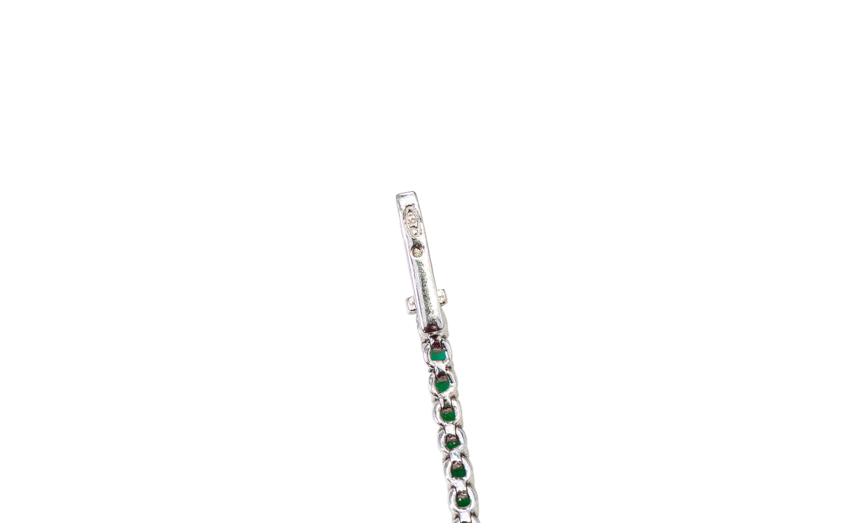 Women's 18 Karat White Gold 2.68 Carat Round-Cut Emerald Tennis Bracelet For Sale