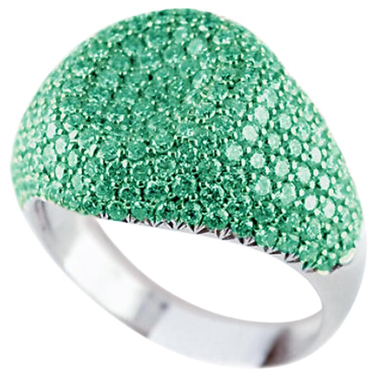 18 Karat White Gold 2.73 Carat Emeralds Pinky Ring For Sale
