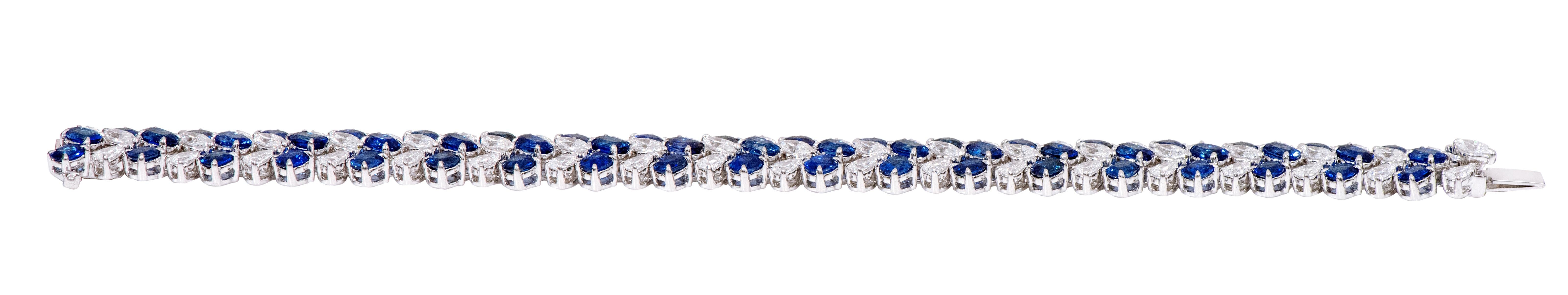18 Karat White Gold 27.30 Carat Sapphire and Diamond Statement Cocktail Bracelet In New Condition For Sale In Jaipur, IN