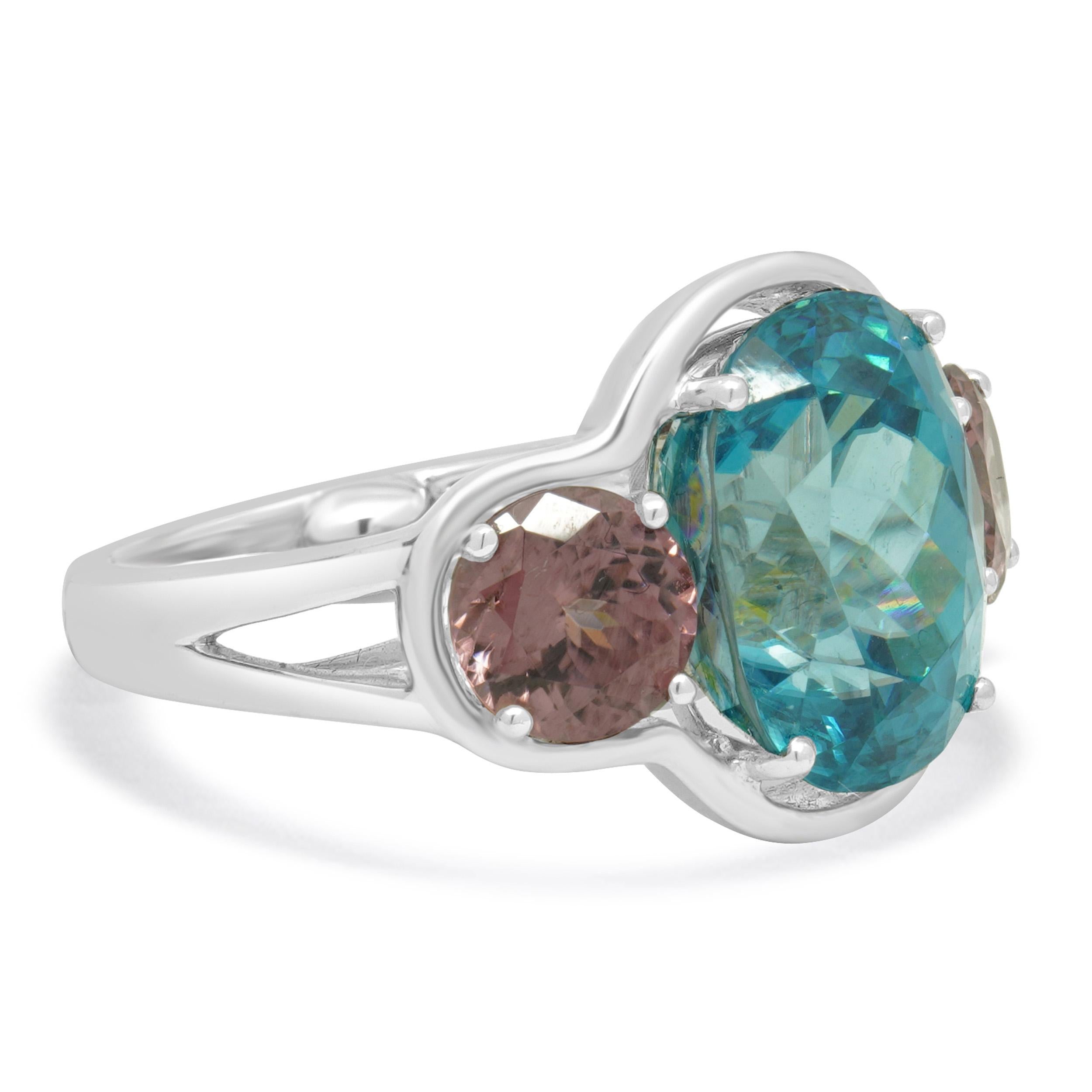 Taglio ovale Anello a 3 pietre con zircone blu e rosa in oro bianco 18 carati in vendita