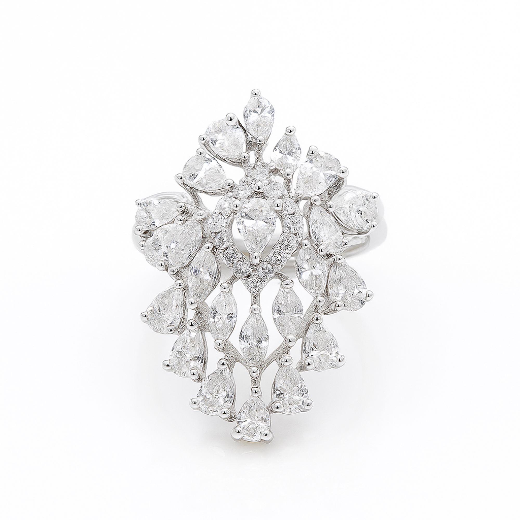 En vente :  Bague cocktail en or blanc 18 carats 3.1 carats diamant Cluster Bijoux faits main 5