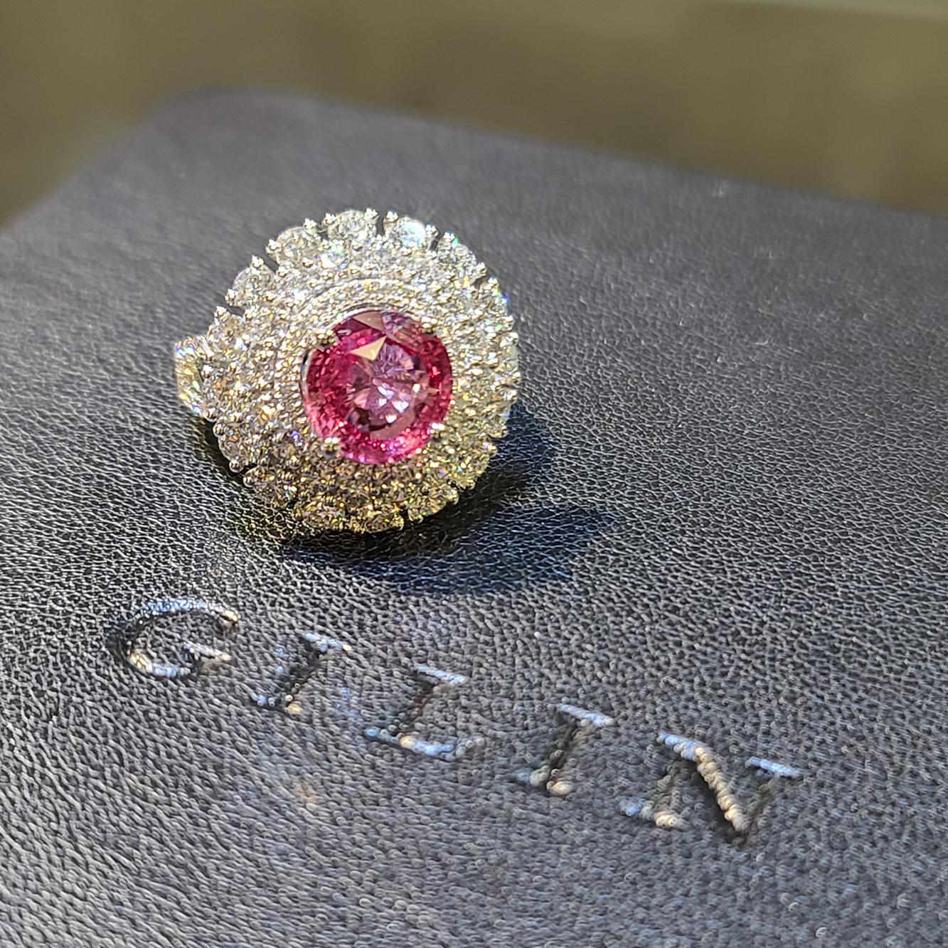 18 Karat White Gold 3.12 Carat No Heat Padparadscha Diamond Cocktail Ring For Sale 1