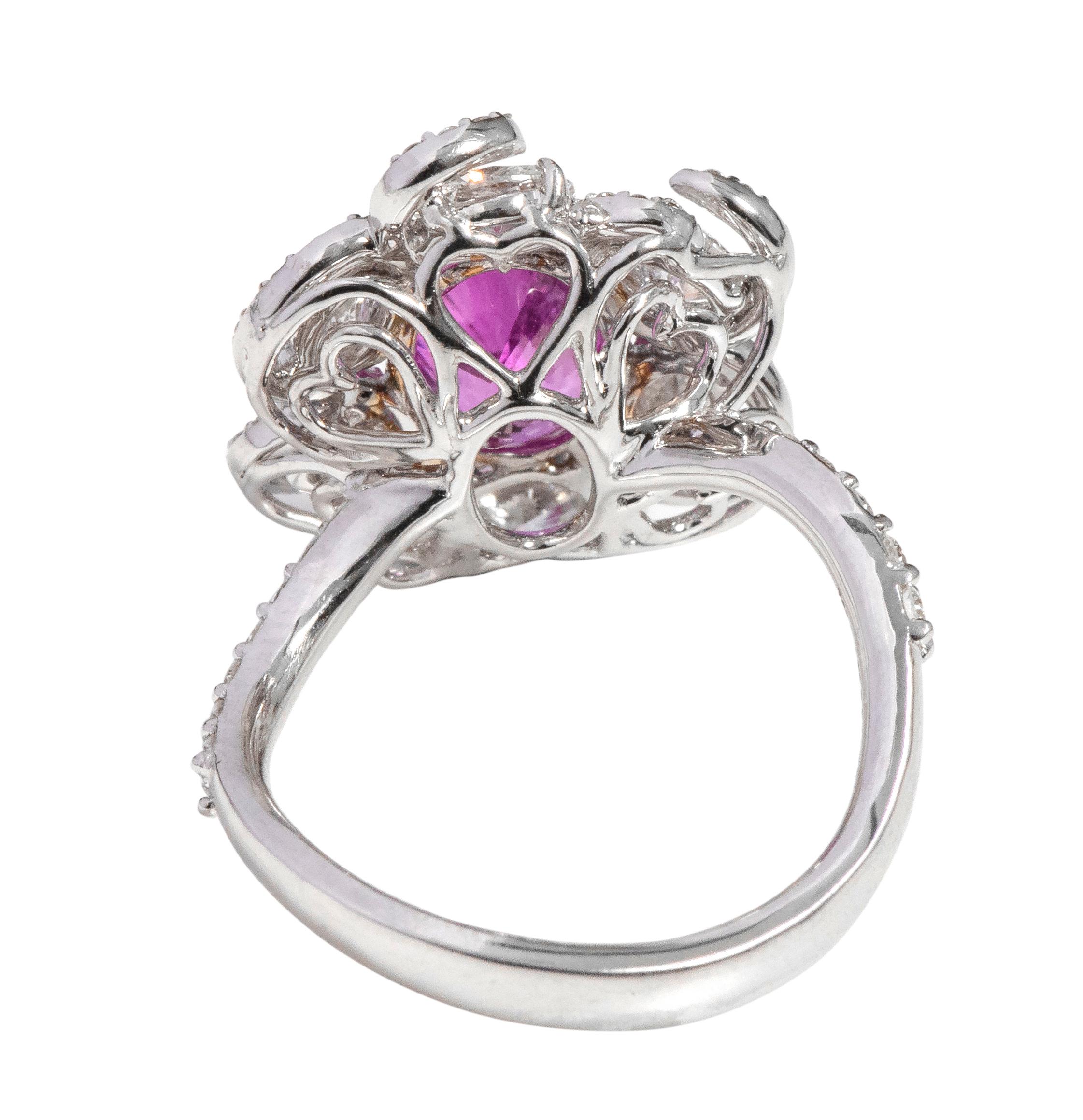 18 Karat White Gold 3.14 Carat Solitaire Pink-Sapphire and Diamond Cocktail Ring For Sale 1