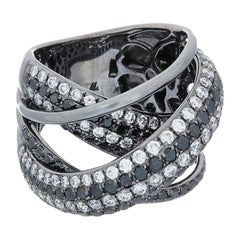 18 Karat White Gold 3.20 Carat Criss Cross Ring