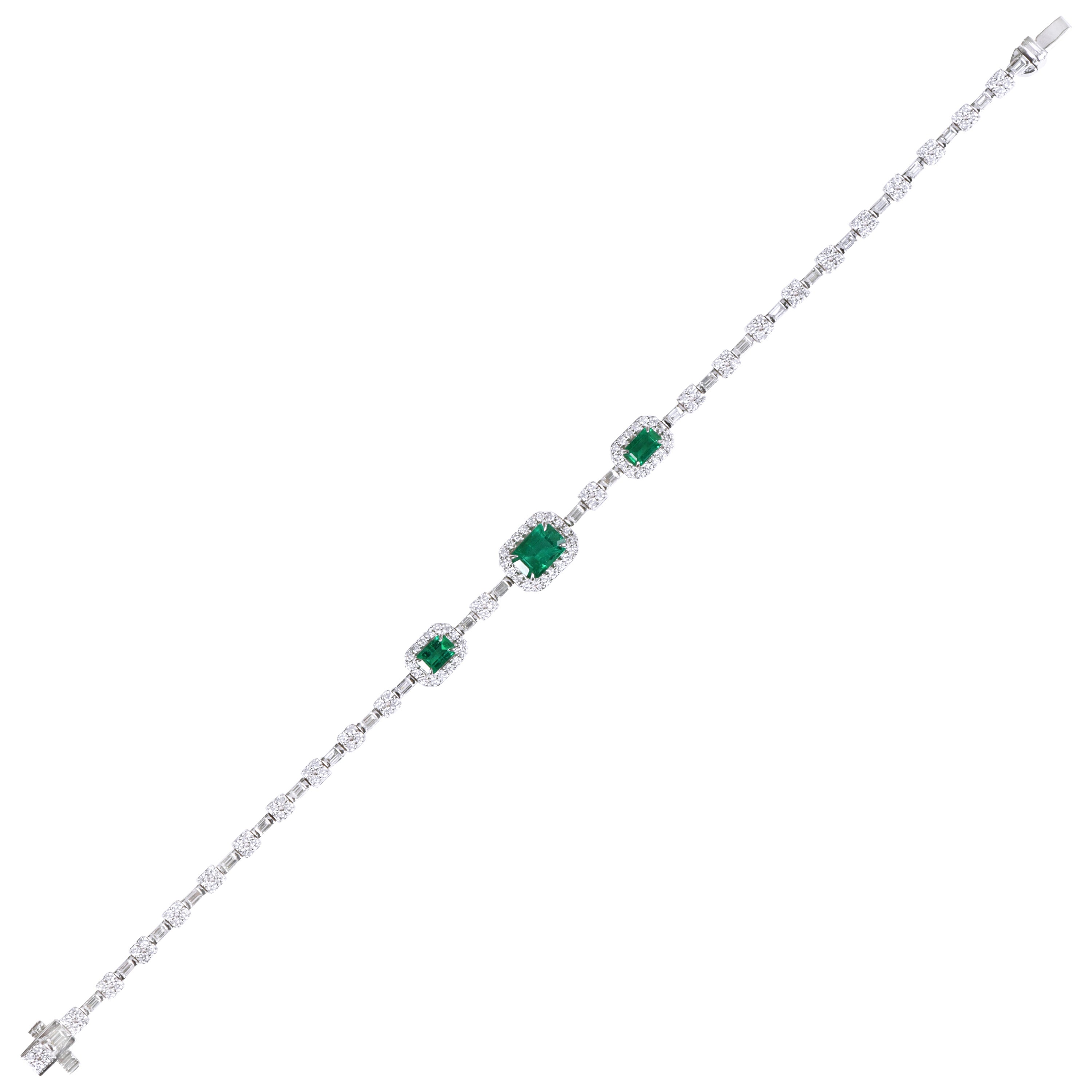 18 Karat Weißgold 3,28 Karat Smaragd- und Diamant-Tennisarmband