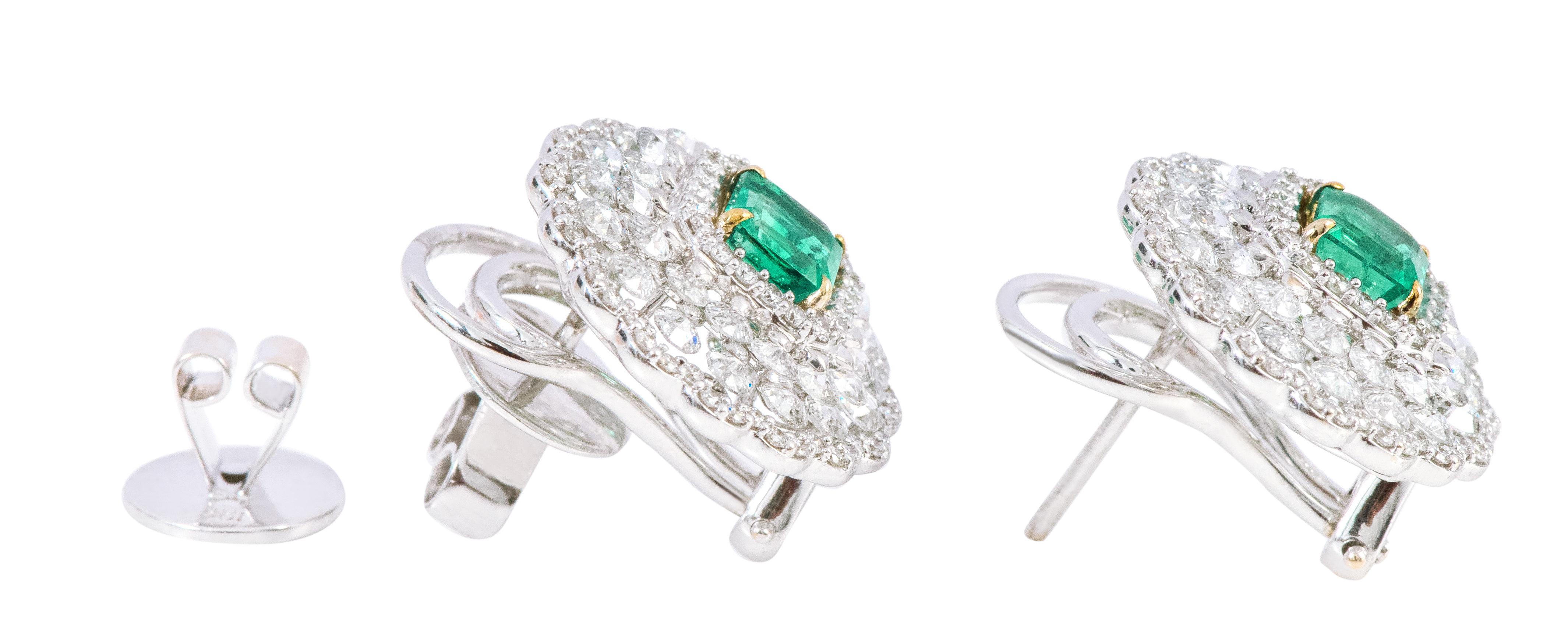 18 Karat White Gold 3.37 Carat Natural Emerald and Diamond Stud Earrings In New Condition For Sale In Jaipur, IN