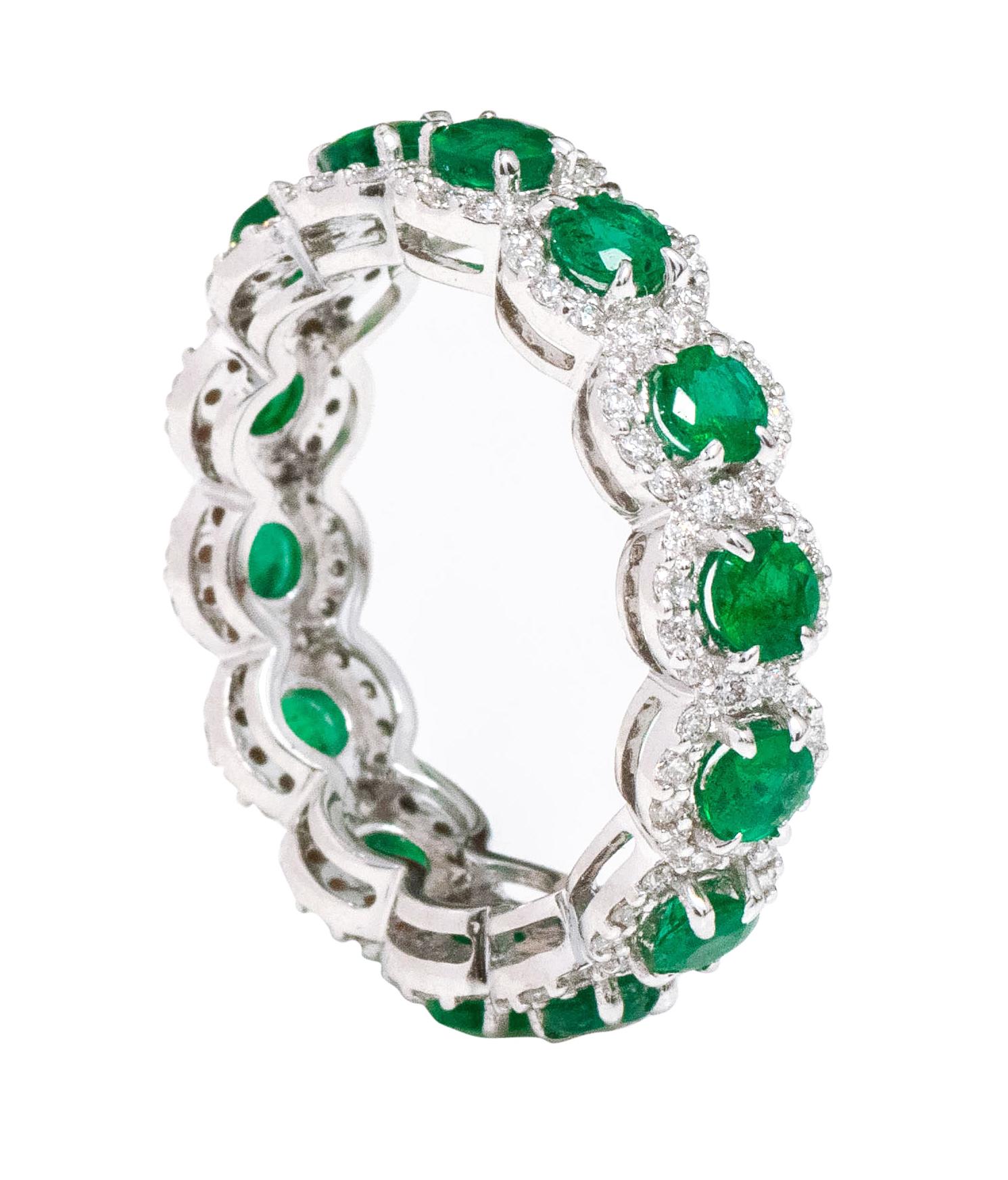18 Karat White Gold 3.39 Carat Emerald and Diamond Cluster Eternity Band Ring In New Condition For Sale In Jaipur, IN