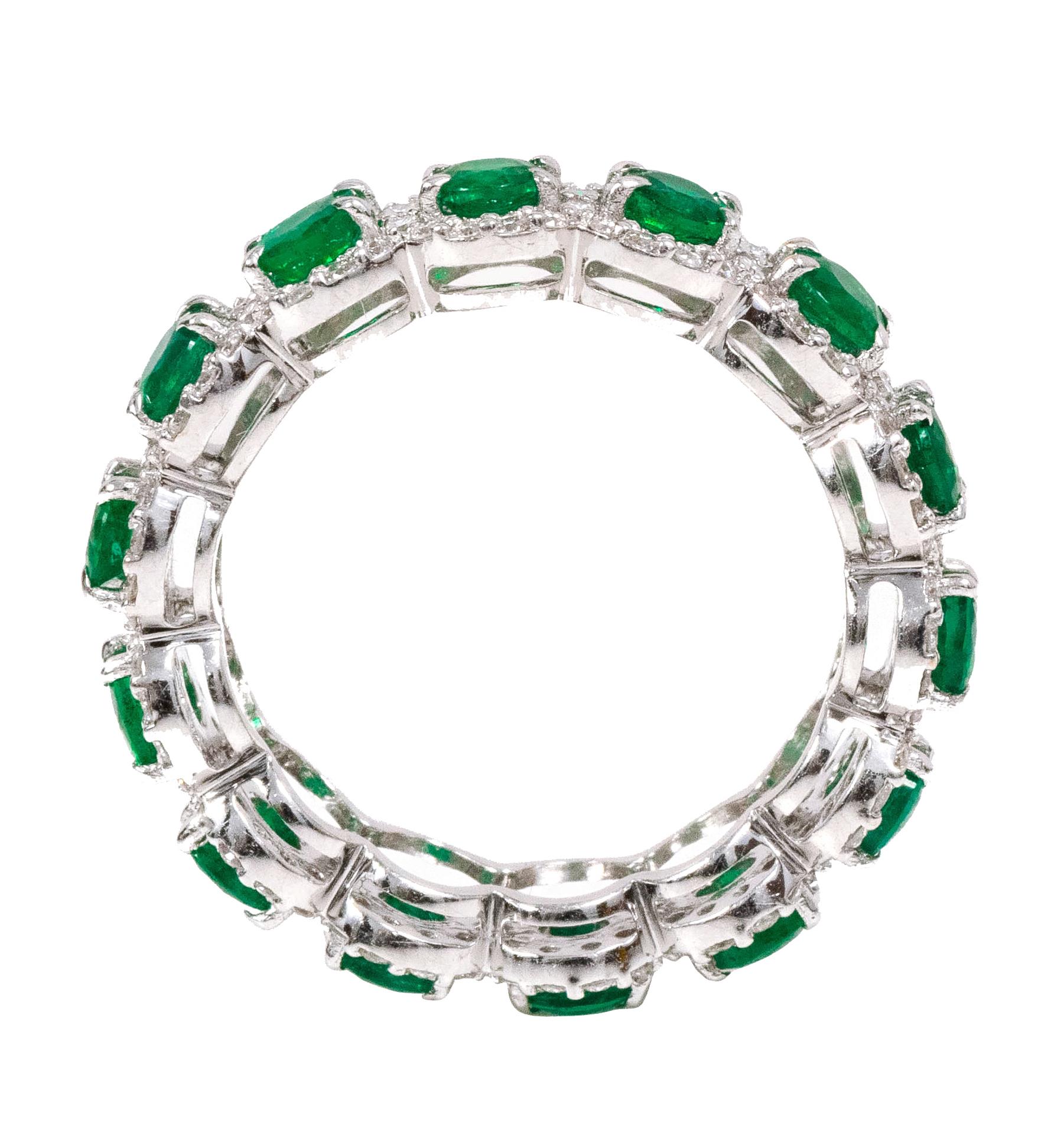 18 Karat White Gold 3.39 Carat Emerald and Diamond Cluster Eternity Band Ring For Sale 1