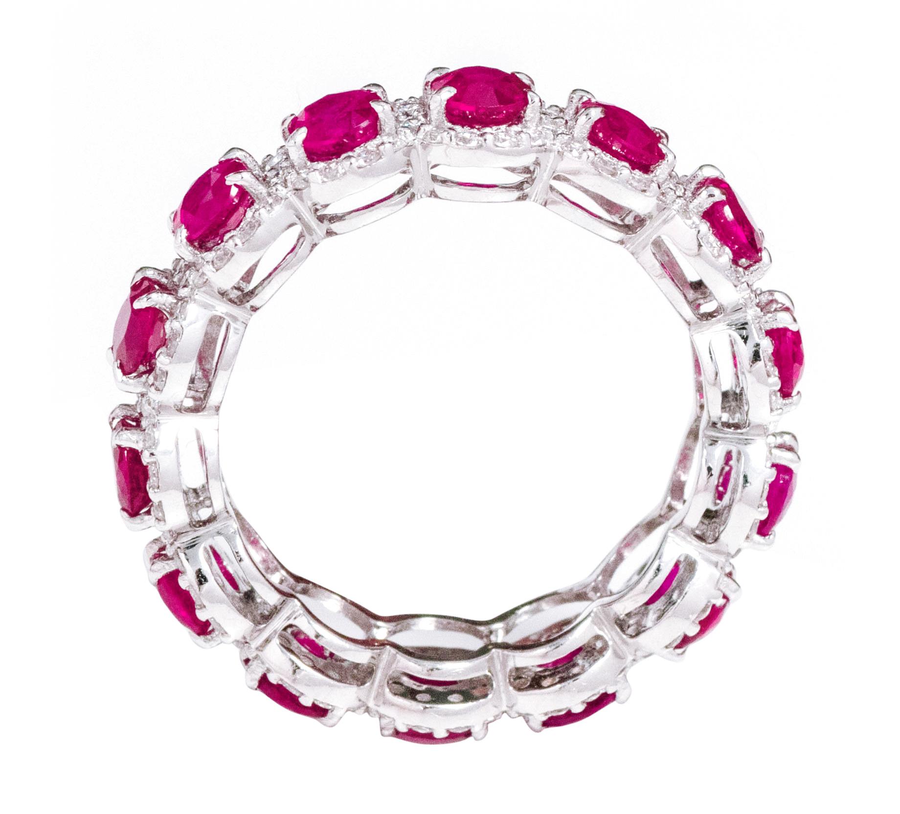 18 Karat White Gold 3.39 Carat Ruby and Diamond Cluster Eternity Band Ring In New Condition For Sale In Jaipur, IN